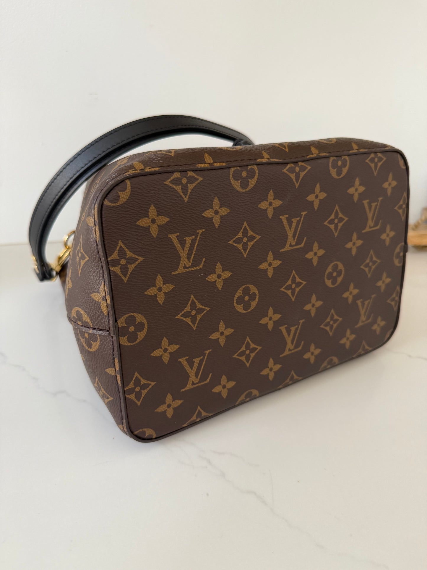 Louis Vuitton NeoNoe Monogram MM Black