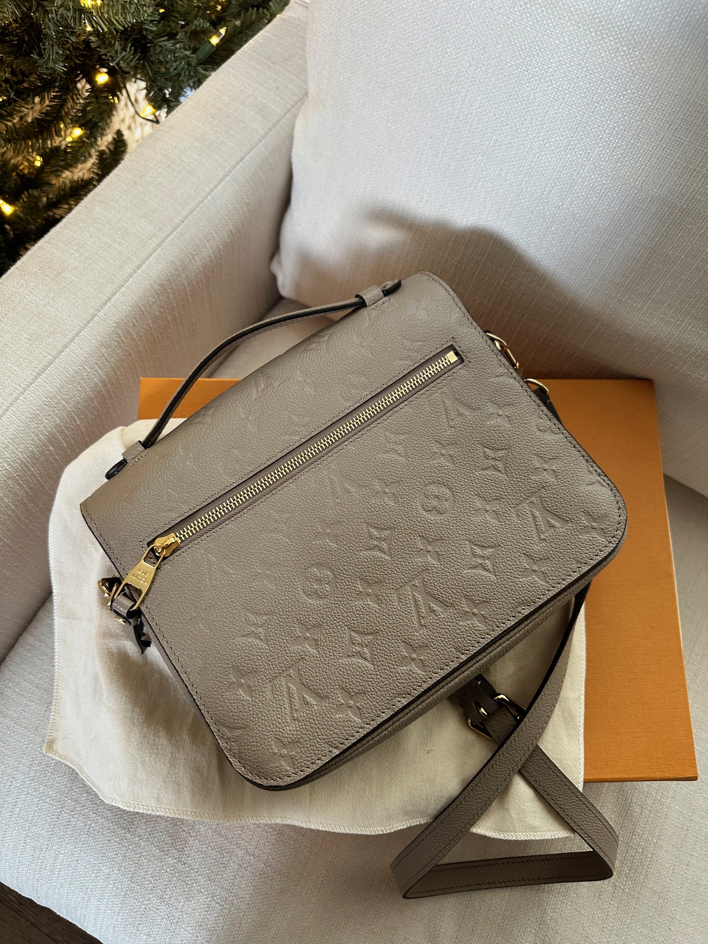 Louis Vuitton Pochette Metis Turtle Dove