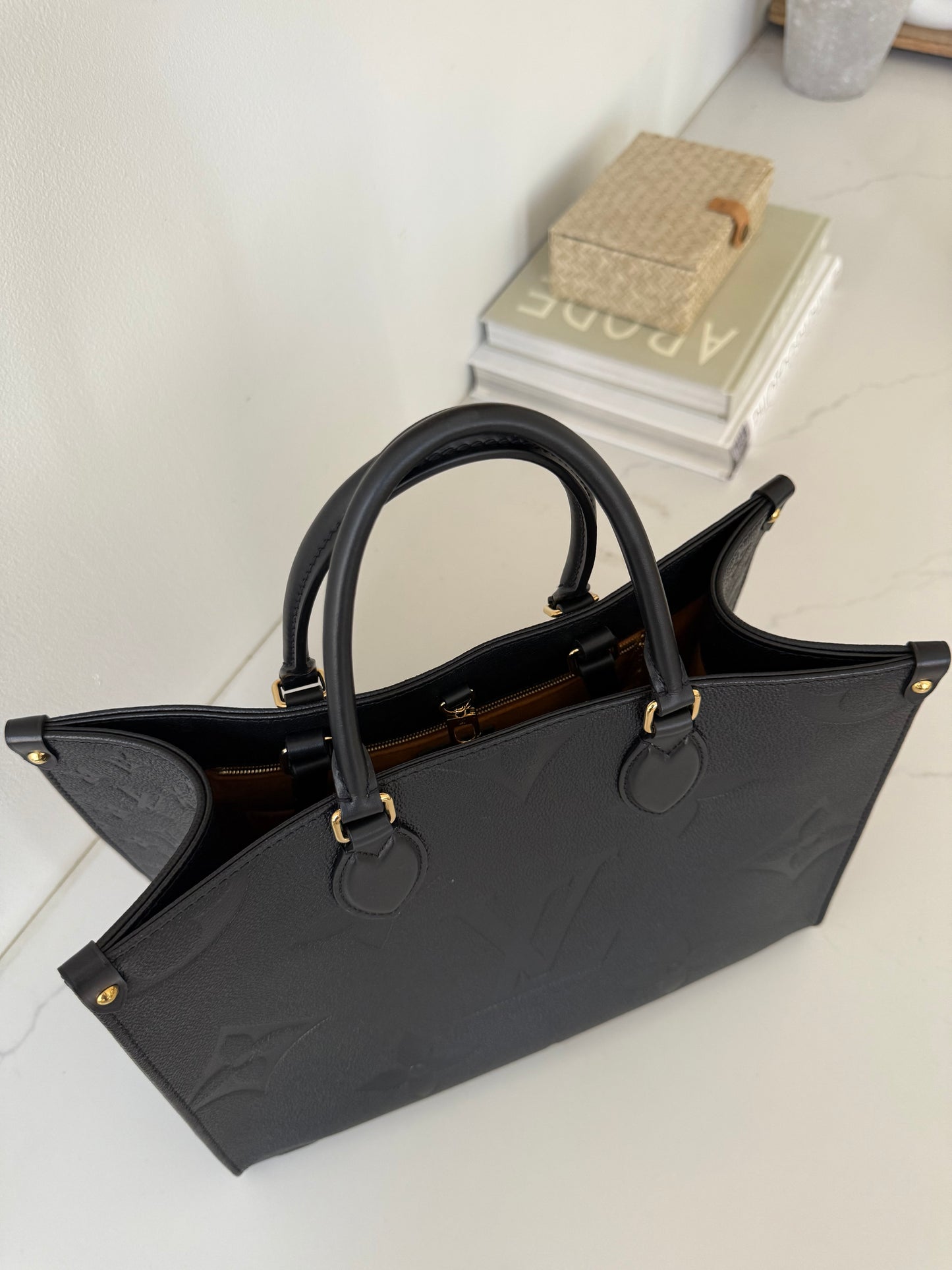 Louis Vuitton On The Go Tote MM Emp