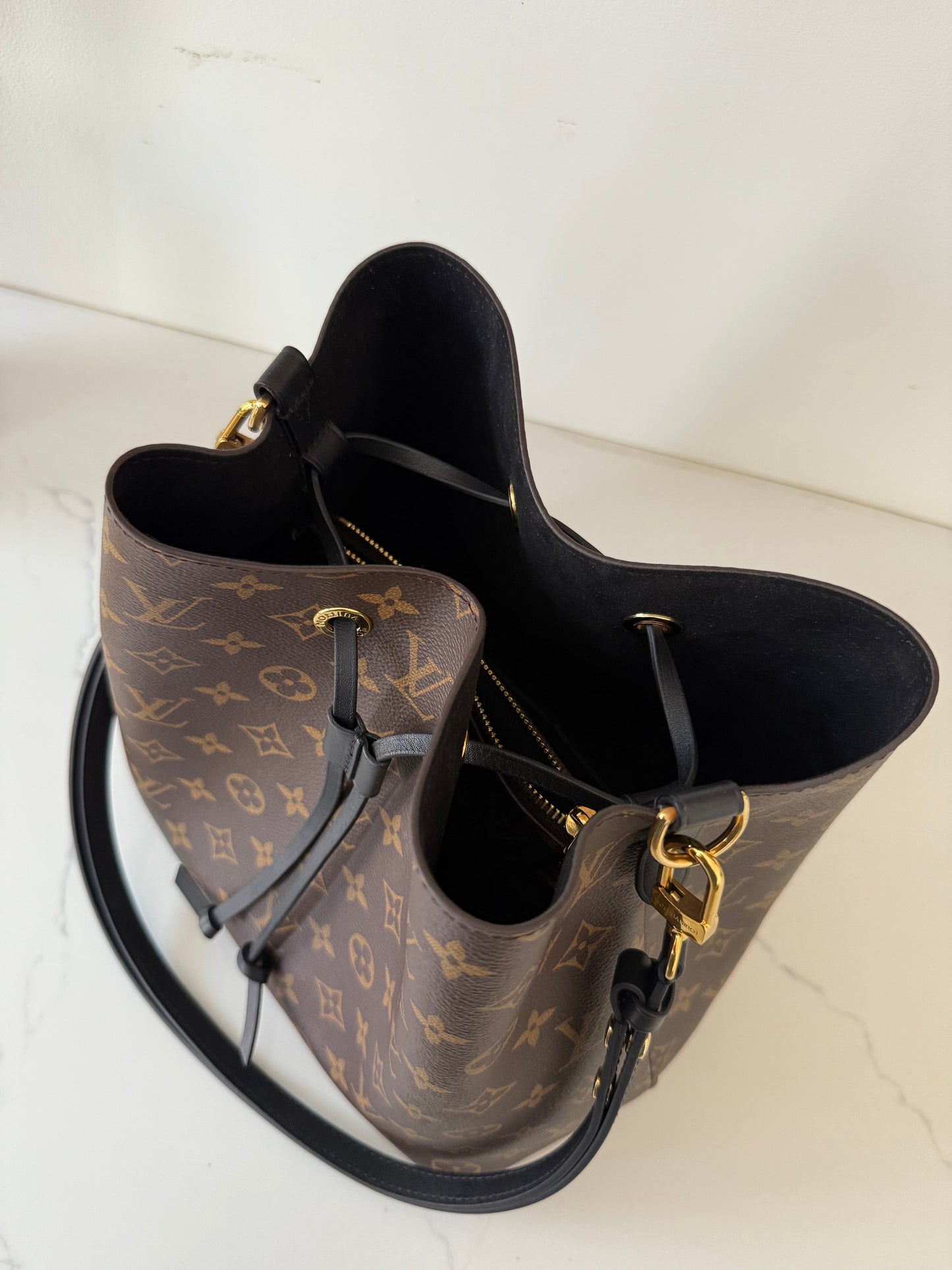 Louis Vuitton NeoNoe Monogram MM Black