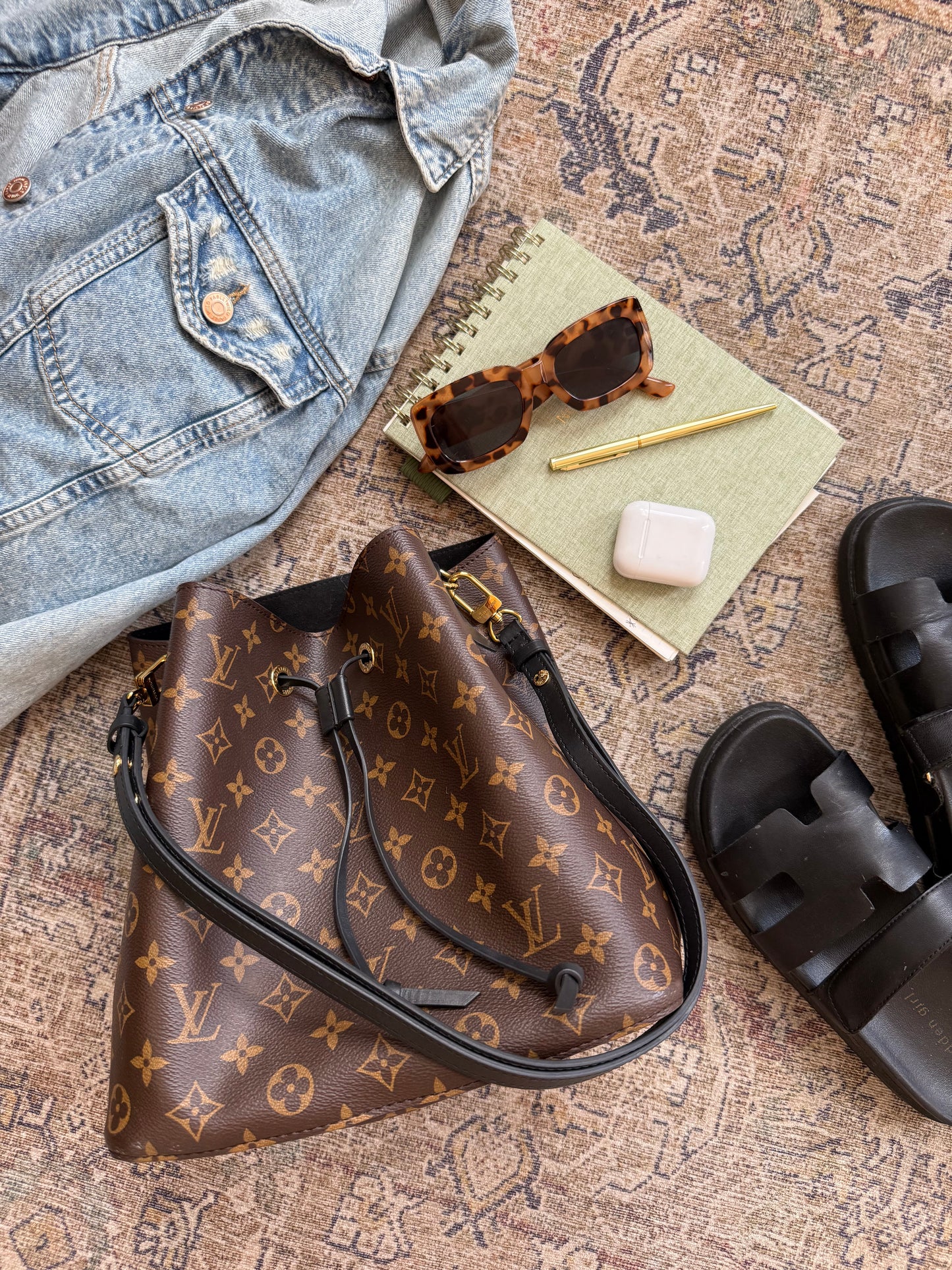 Louis Vuitton NeoNoe Monogram MM Black