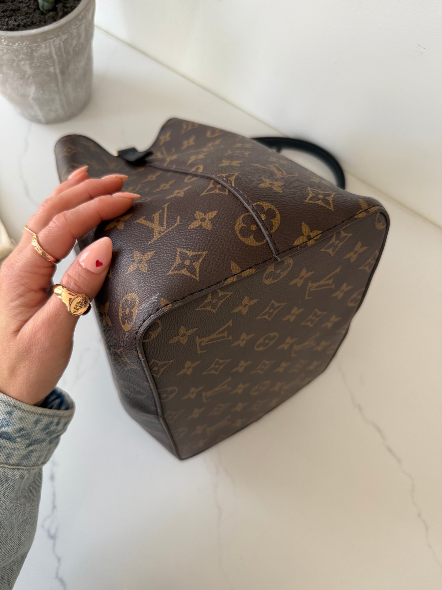 Louis Vuitton NeoNoe Monogram MM Black
