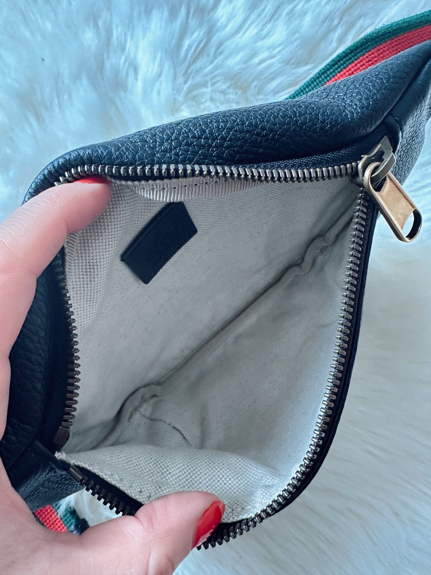 GUCCI Black Leather Logo Beltbag