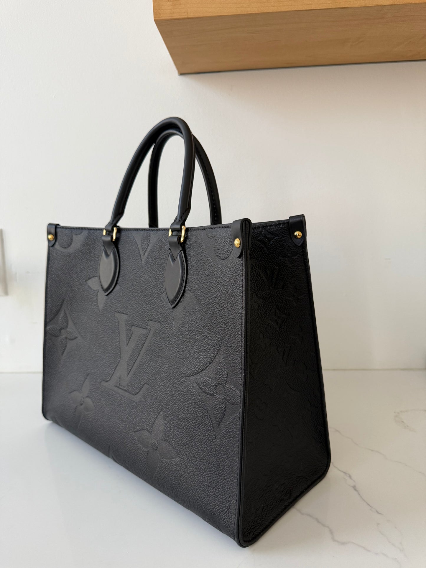 Louis Vuitton On The Go Tote MM Emp