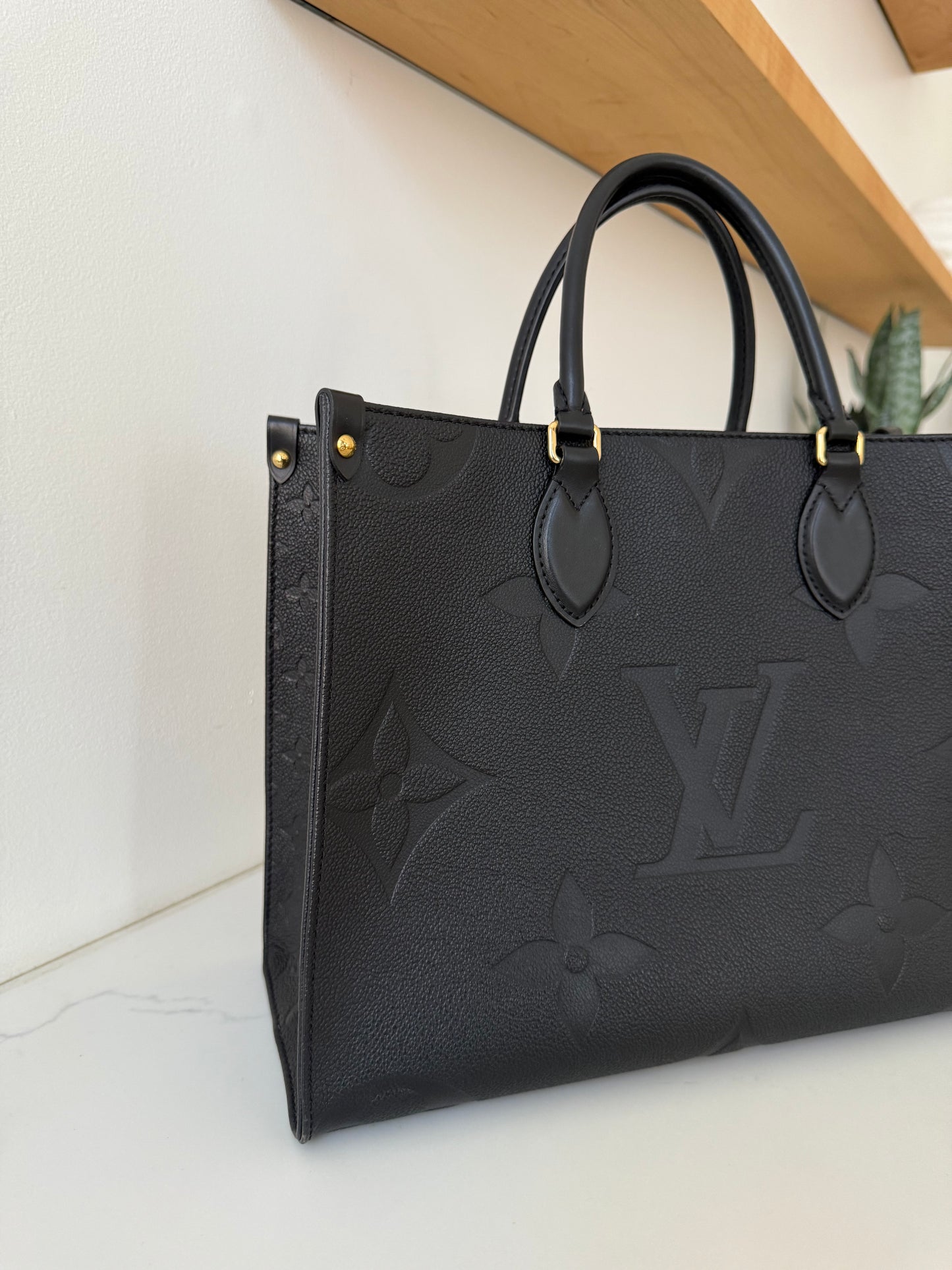 Louis Vuitton On The Go Tote MM Emp