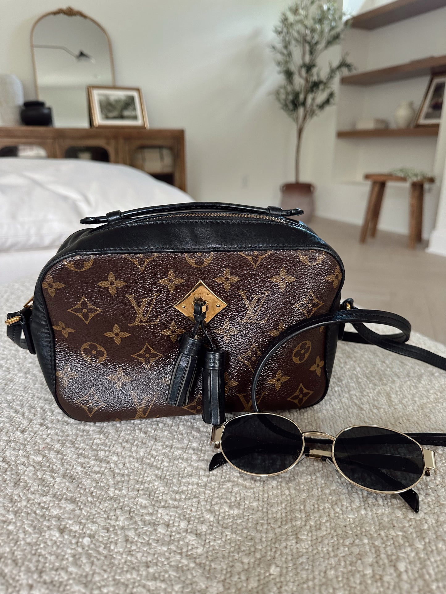 Louis Vuitton Saintonge Handbag