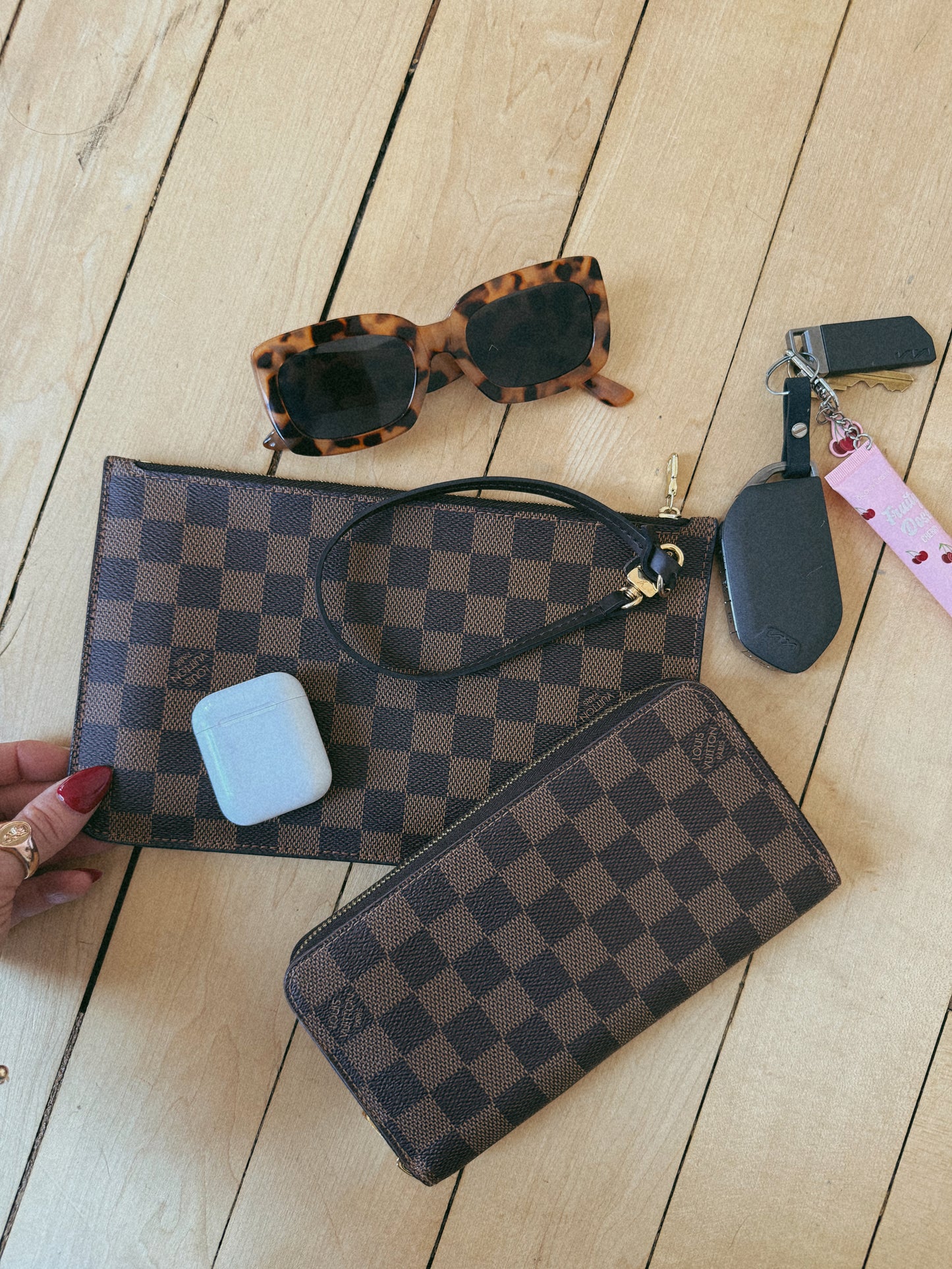 Louis Vuitton Neverfull Damier Ebene Wristlet