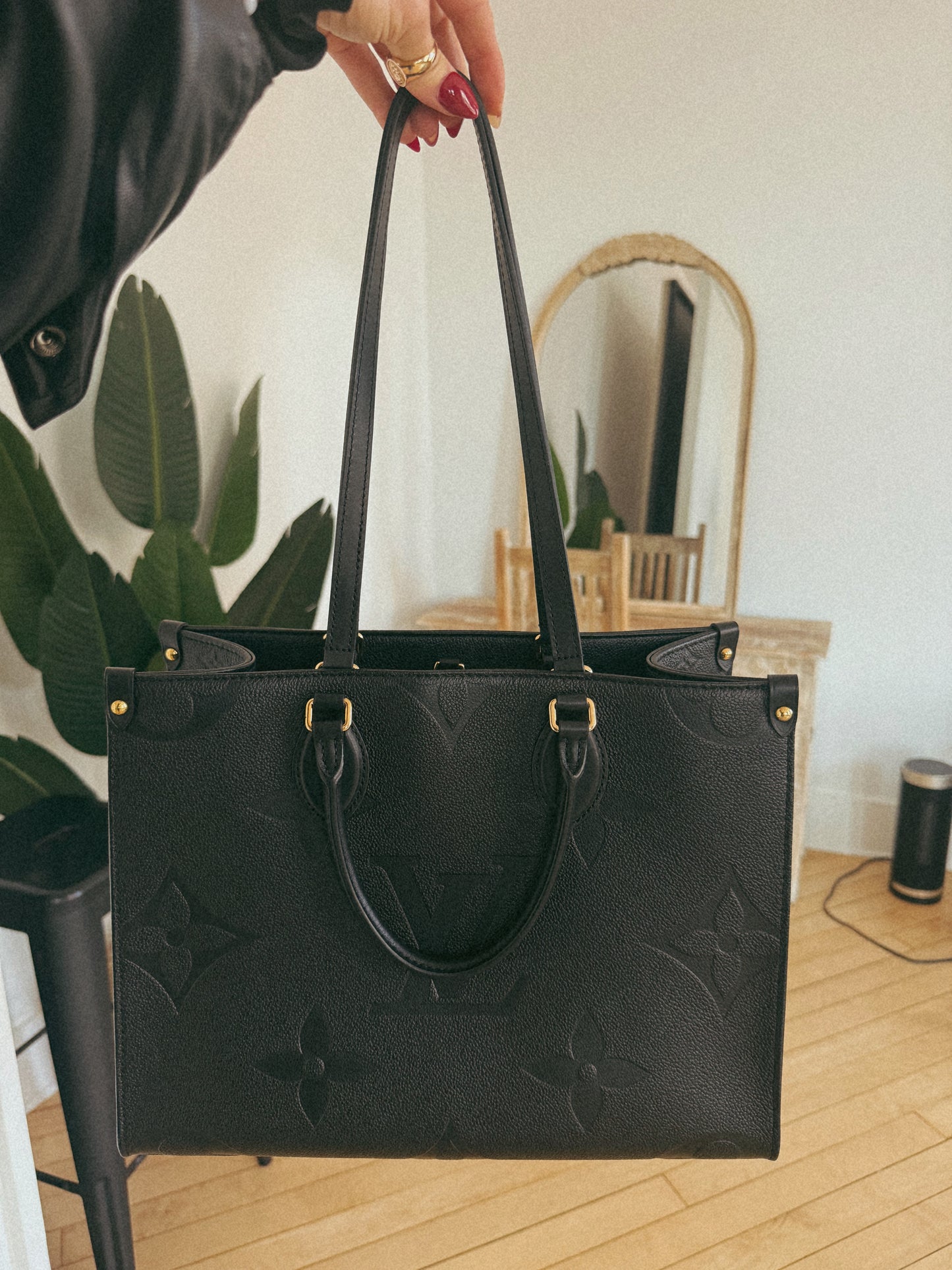 Louis Vuitton On The Go Tote MM Emp