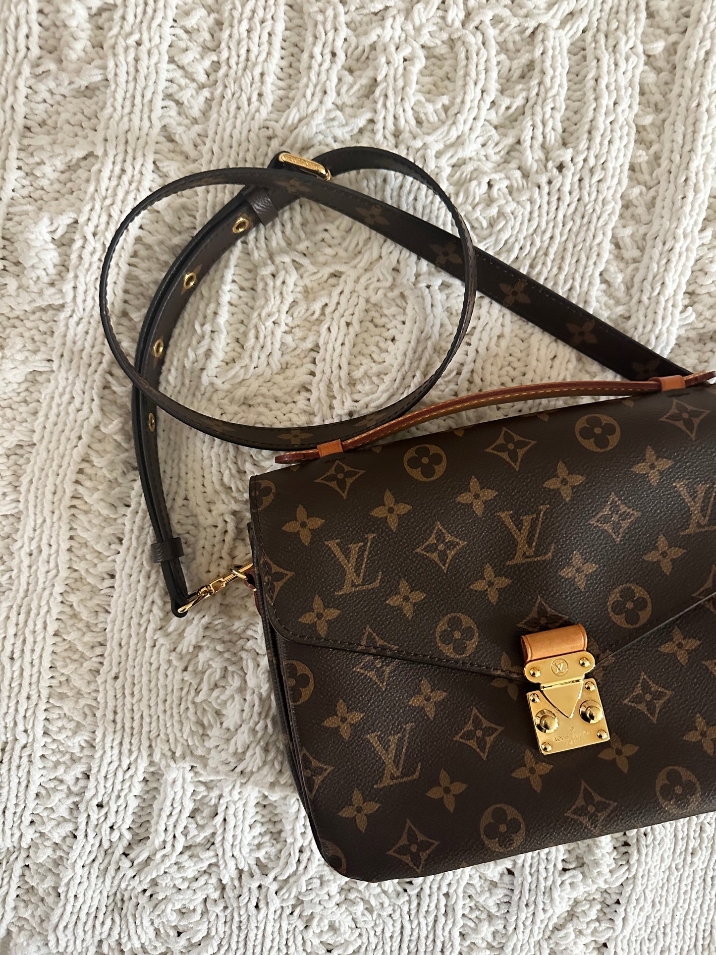 Louis Vuitton Pochette Metis Monogram