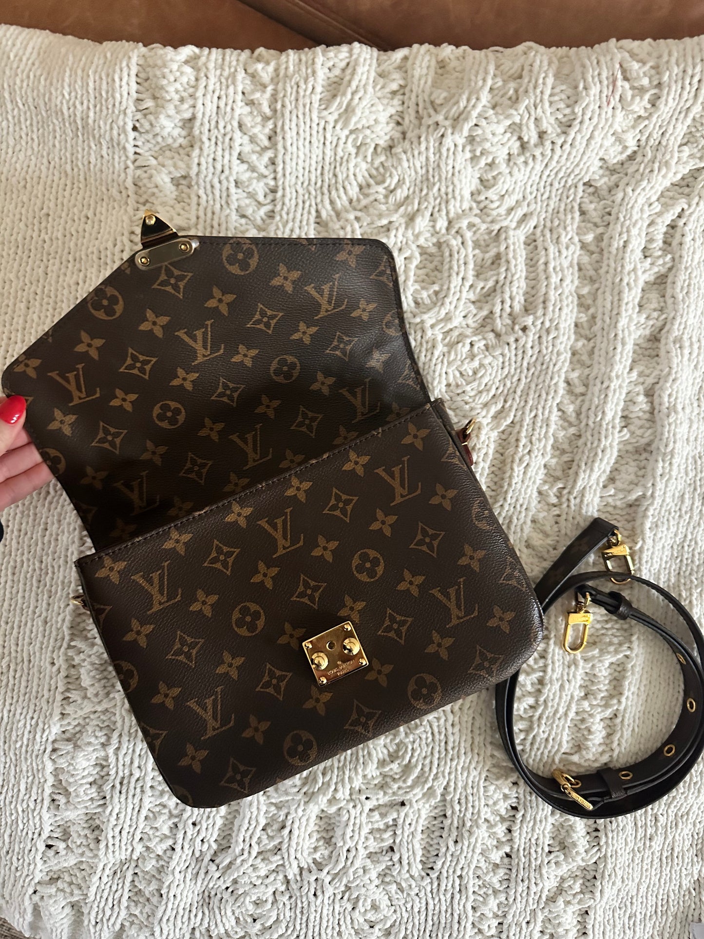 Louis Vuitton Pochette Metis Monogram