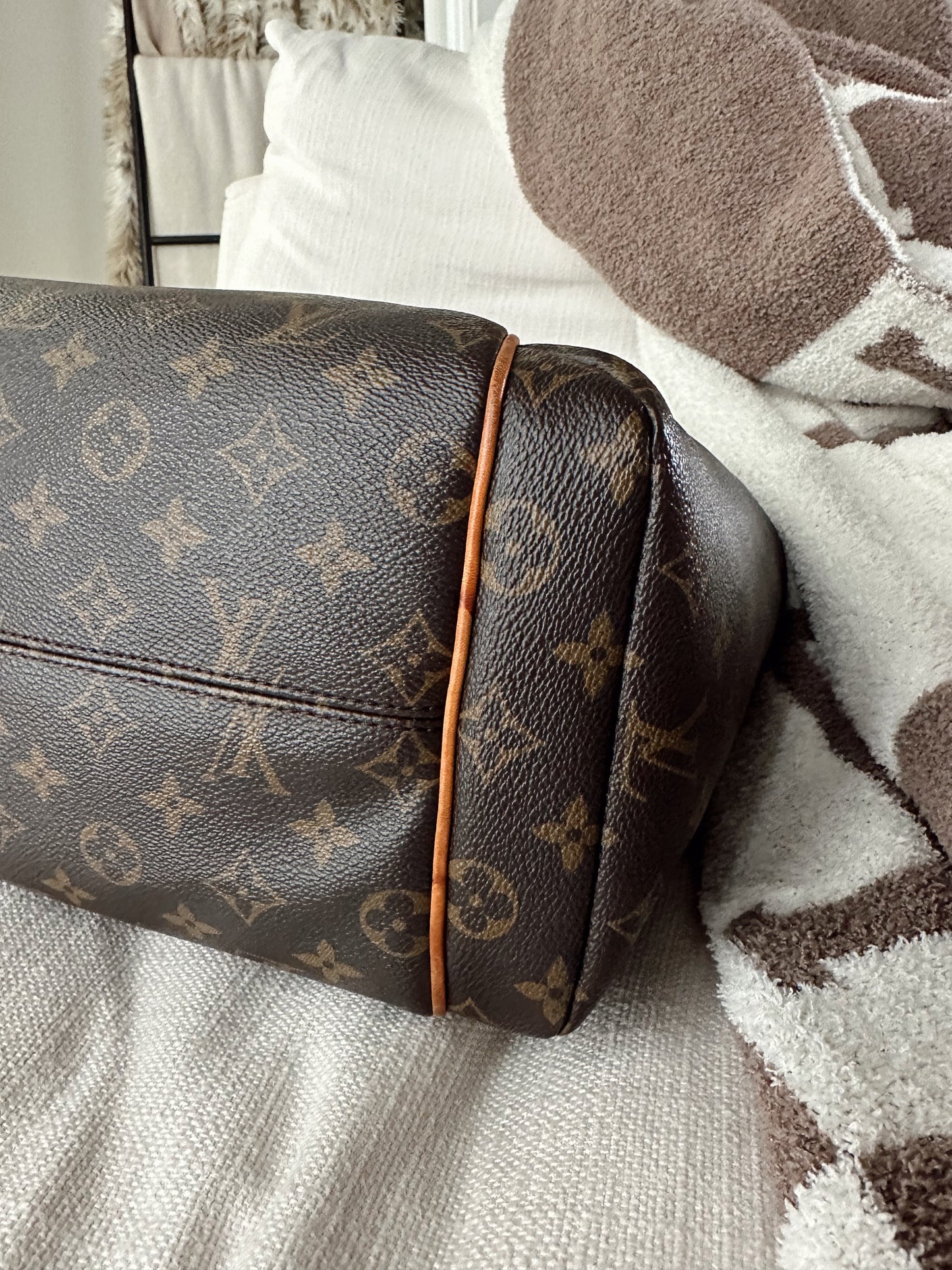 Louis Vuitton Monogram Totally MM