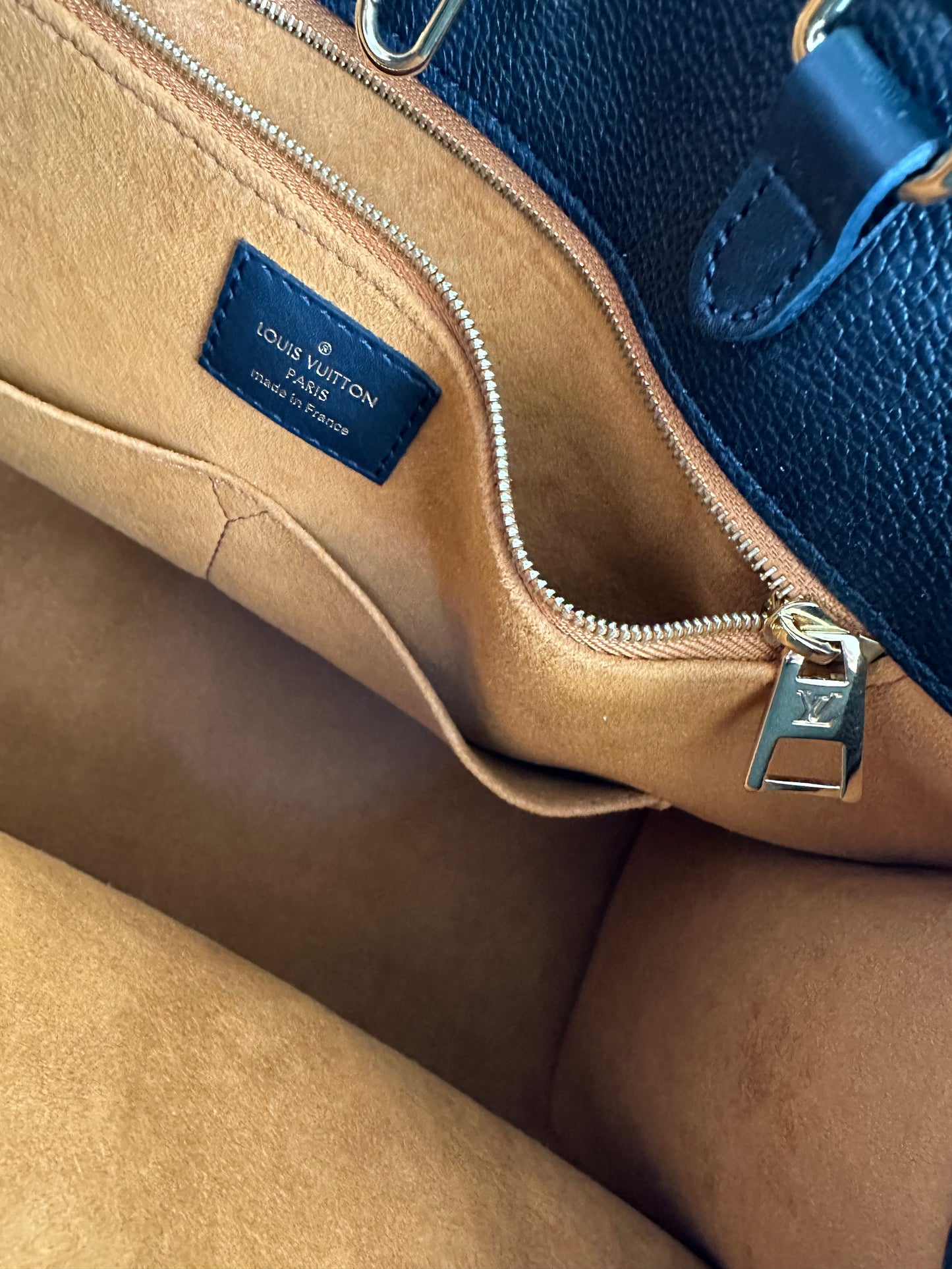 Louis Vuitton On The Go Tote MM Black