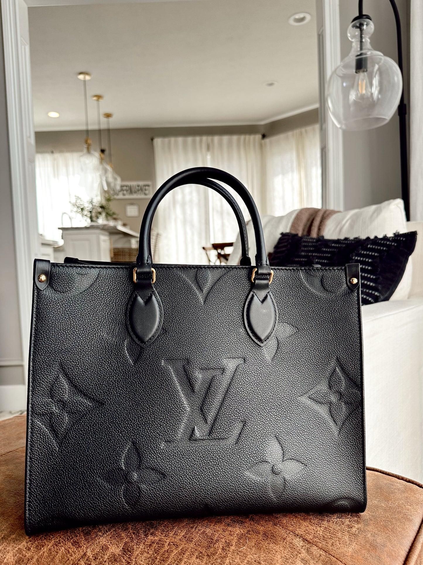 Louis Vuitton On The Go Tote MM Black
