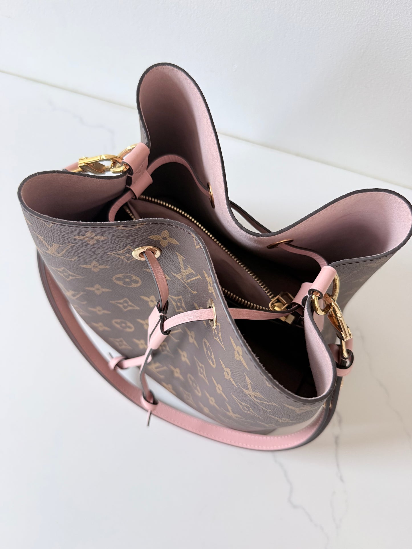 Louis Vuitton NeoNoe Monogram Pink