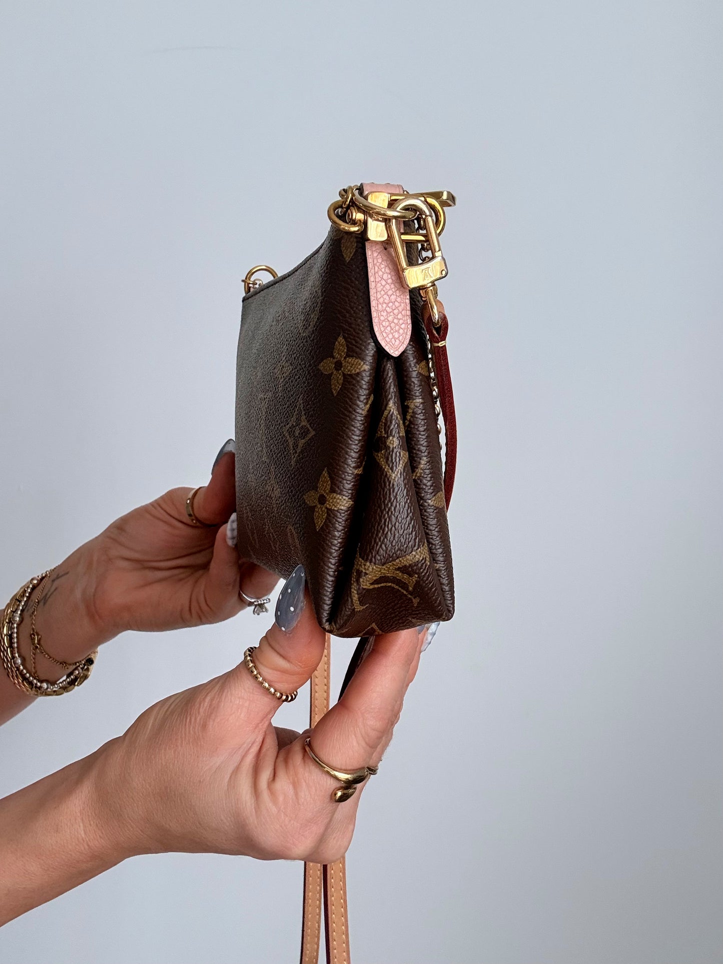 Louis Vuitton Monogram Pallas Clutch Rose Poudre
