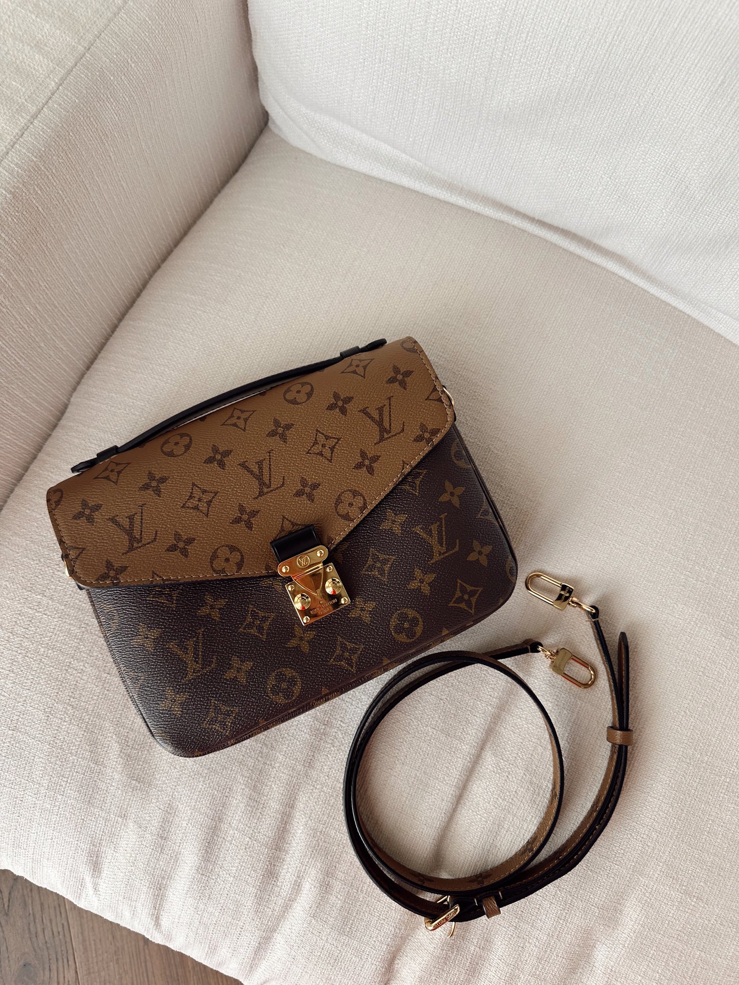 Louis Vuitton Reverse Monogram Metis Pochette