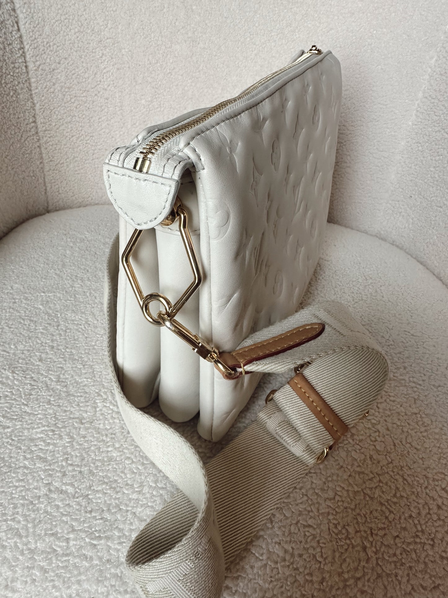 Louis Vuitton Coussin pm Cream