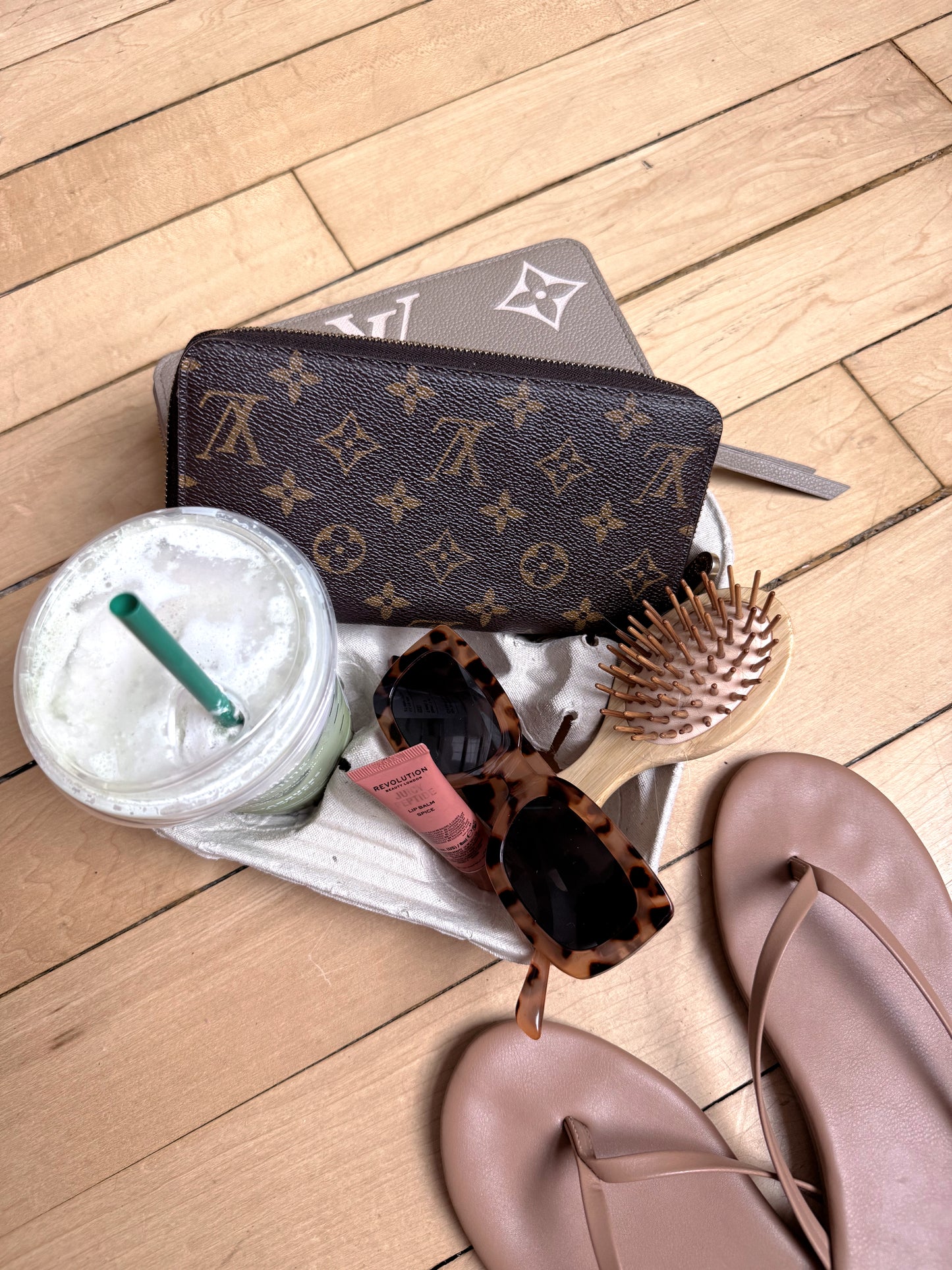 Louis Vuitton Monogram Zippy Wallet