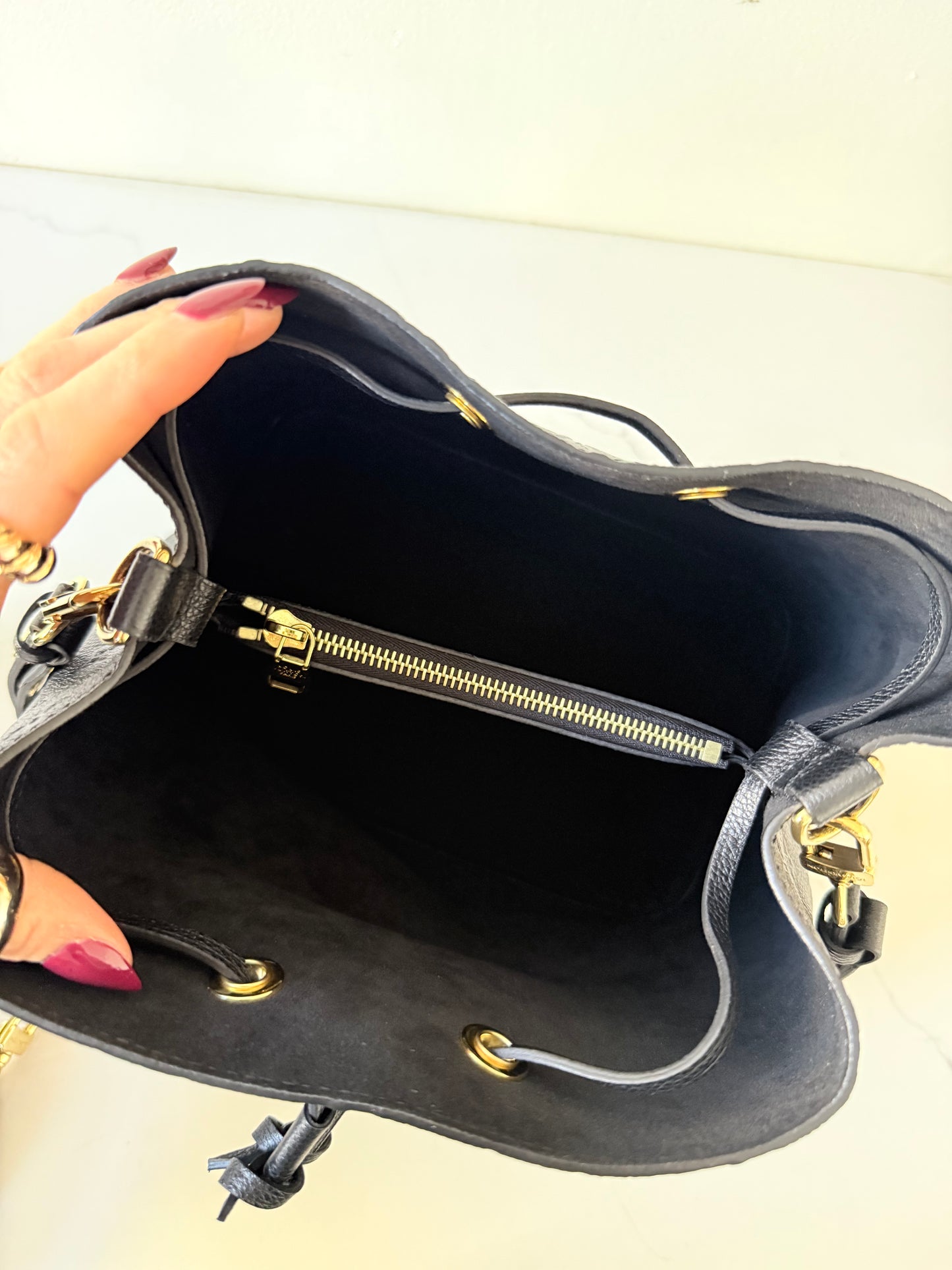 Louis Vuitton NéoNoé MM Bucket Bag Monogram Empreinte