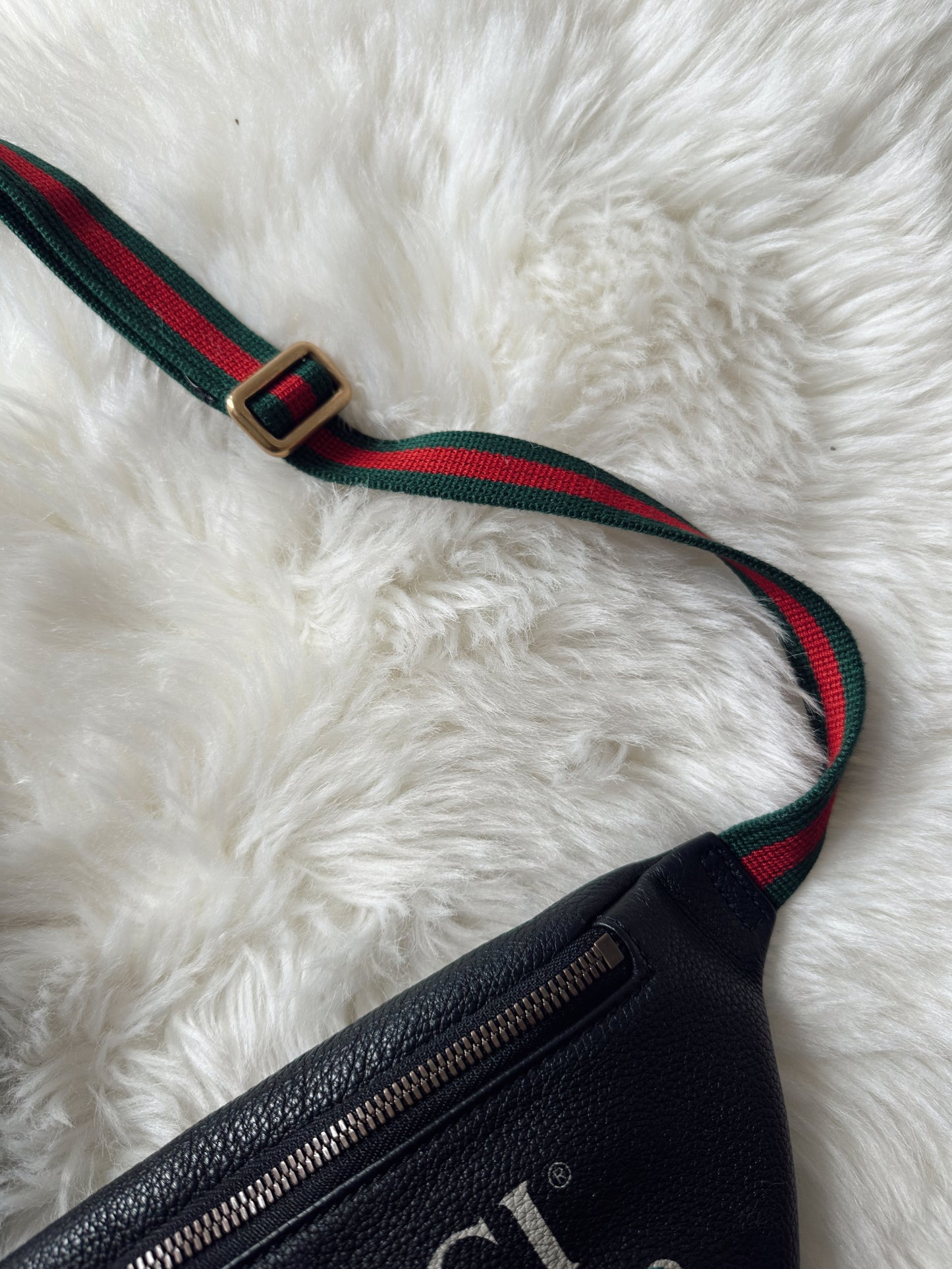 GUCCI Black Leather Logo Beltbag