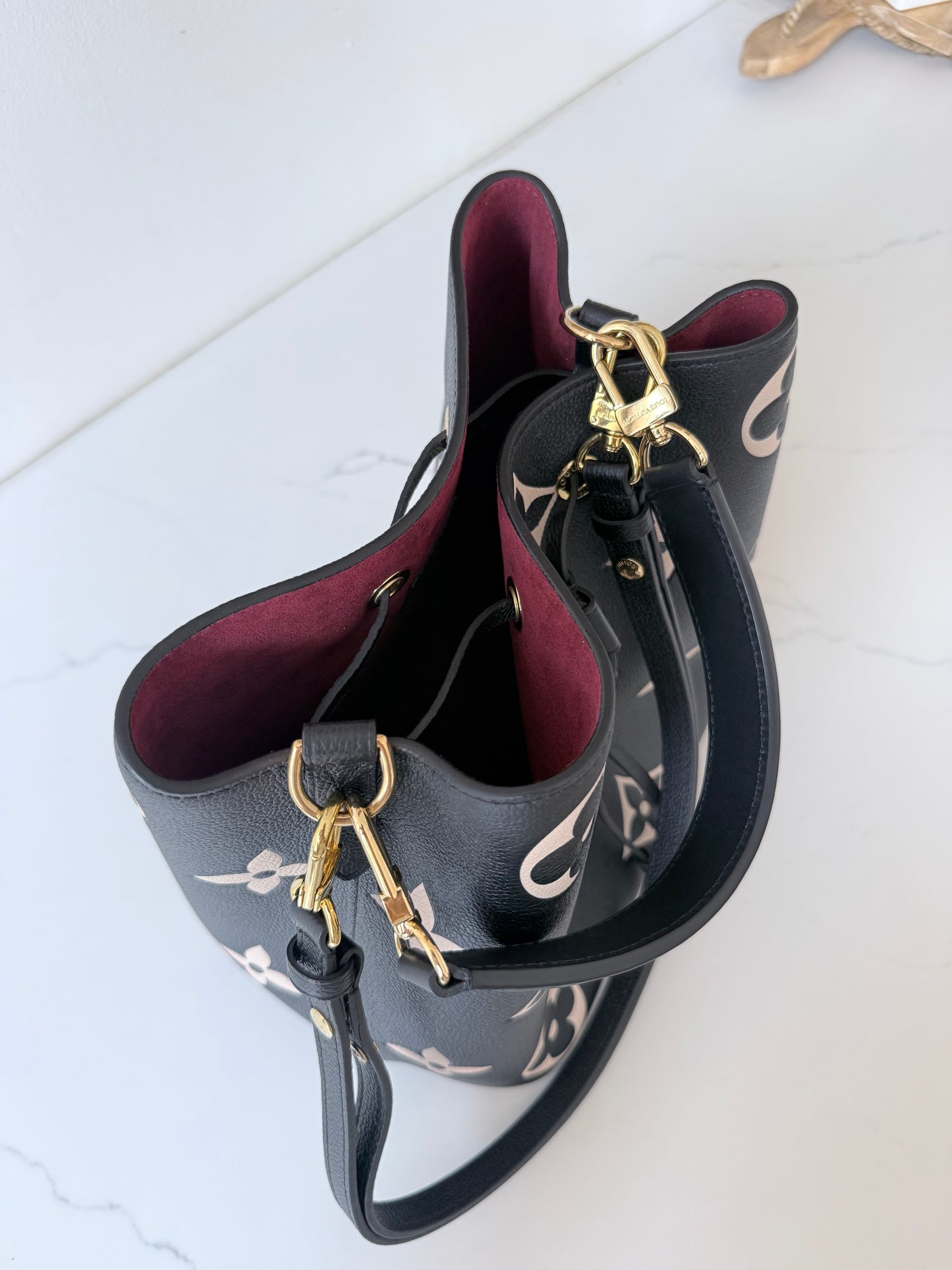 Louis Vuitton NéoNoé MM Bucket Bag Bicolor Monogram Empreinte