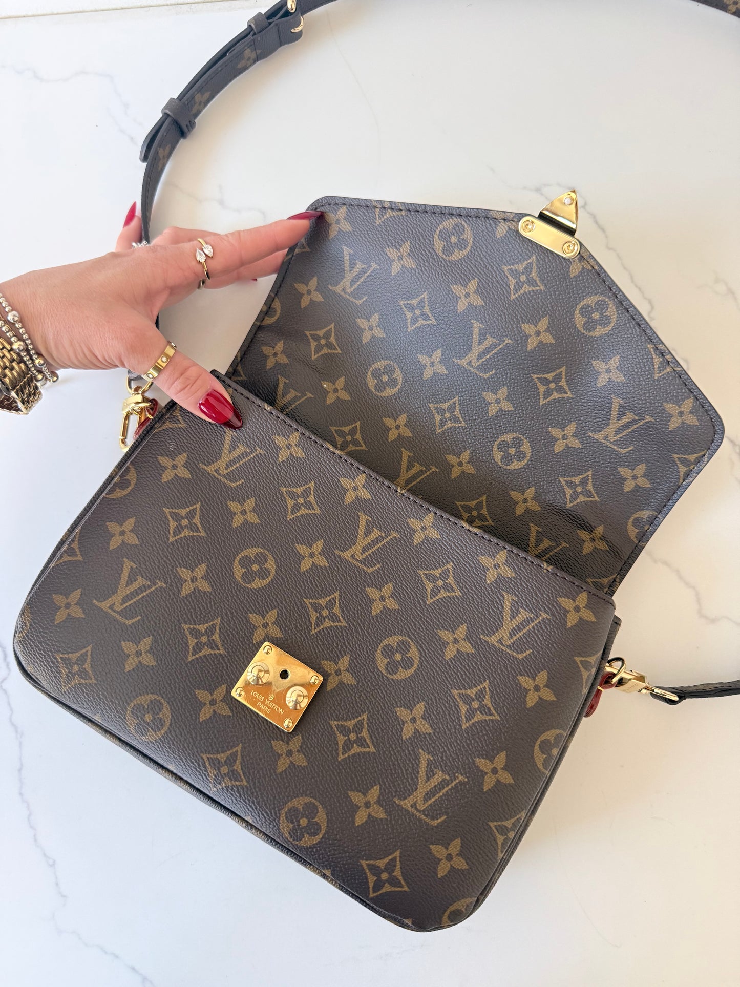 Louis Vuitton Pochette Métis Monogram
