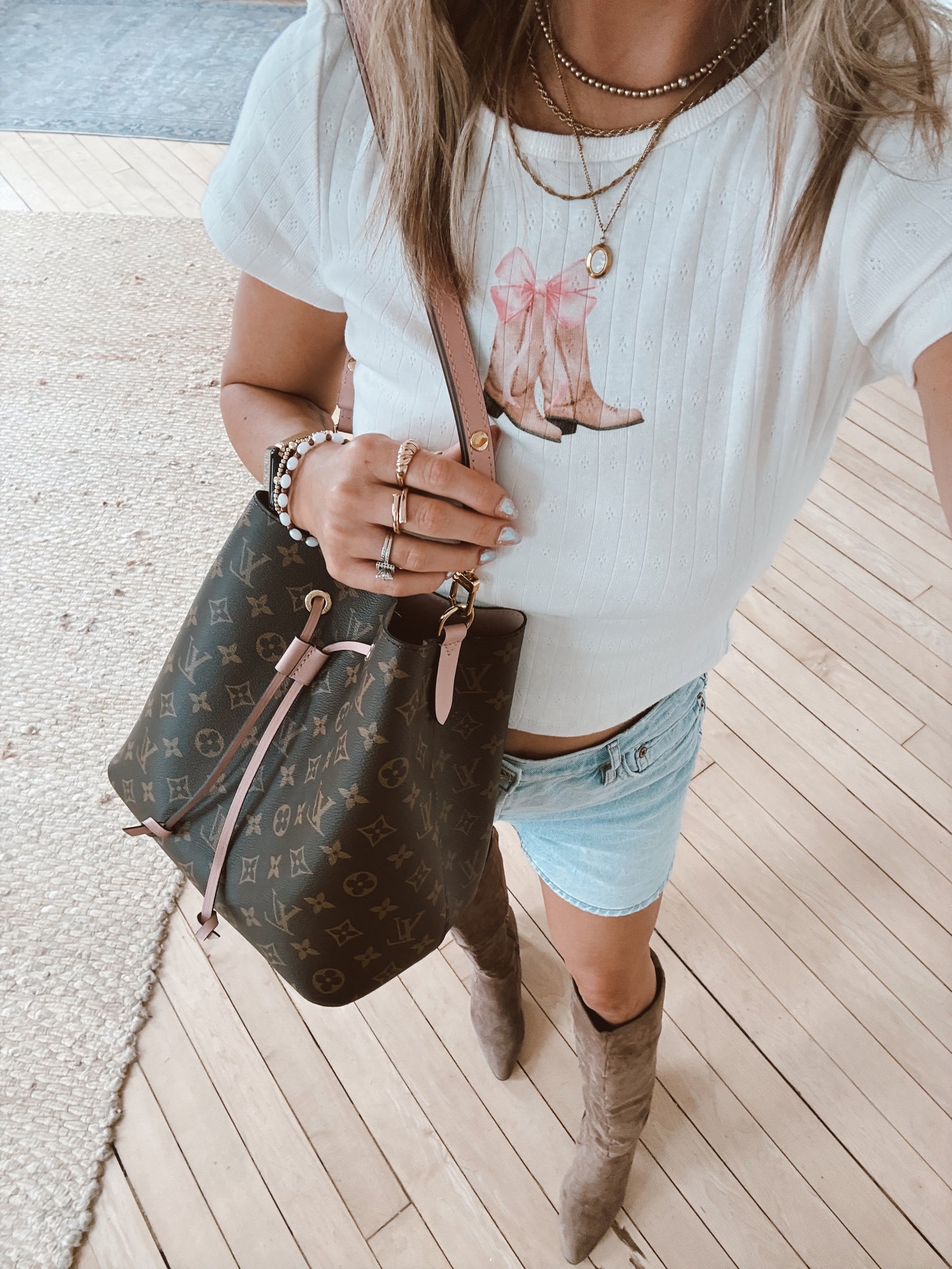 Louis Vuitton NeoNoe Monogram Pink