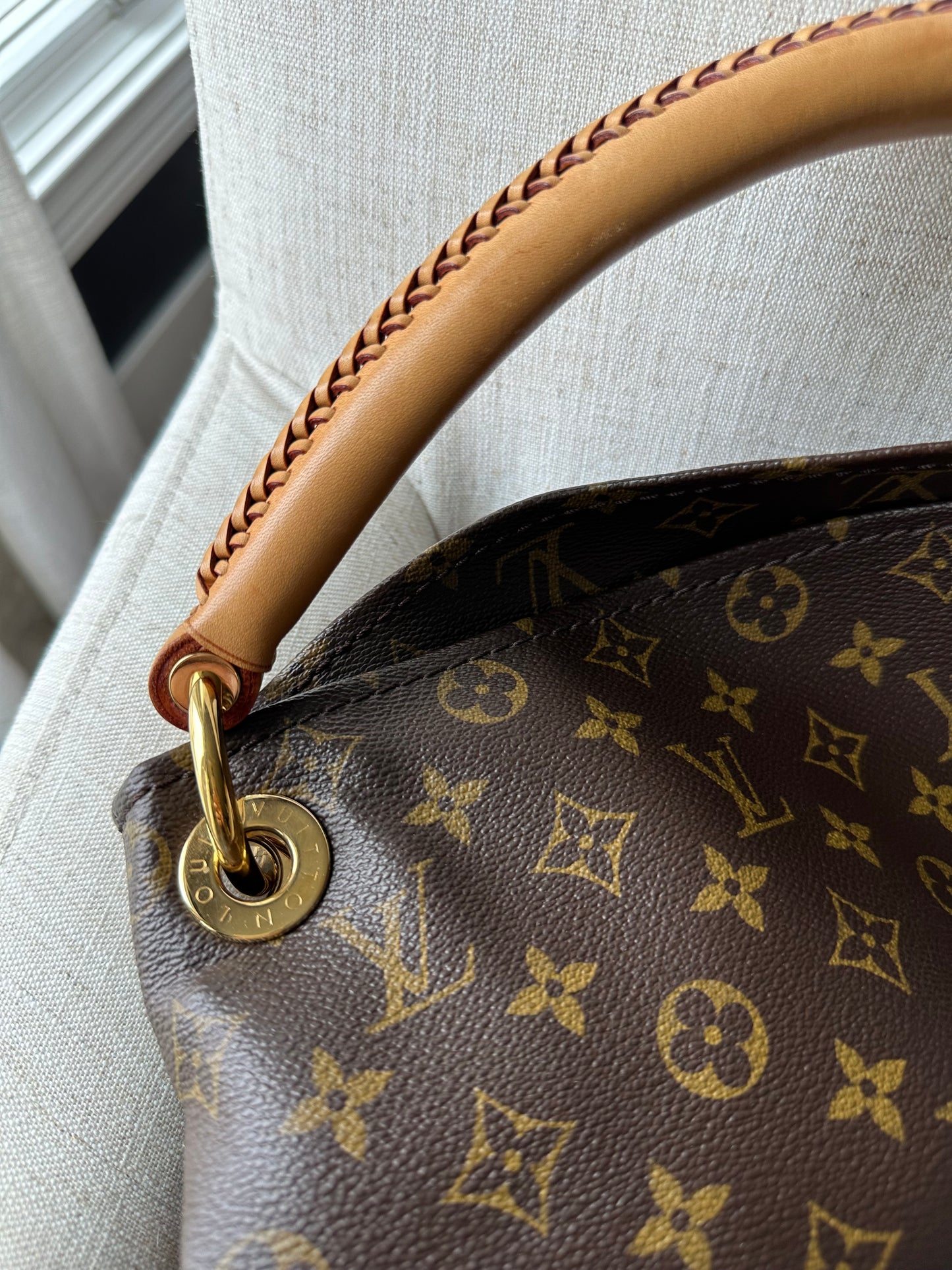 Louis Vuitton Artsy Monogram