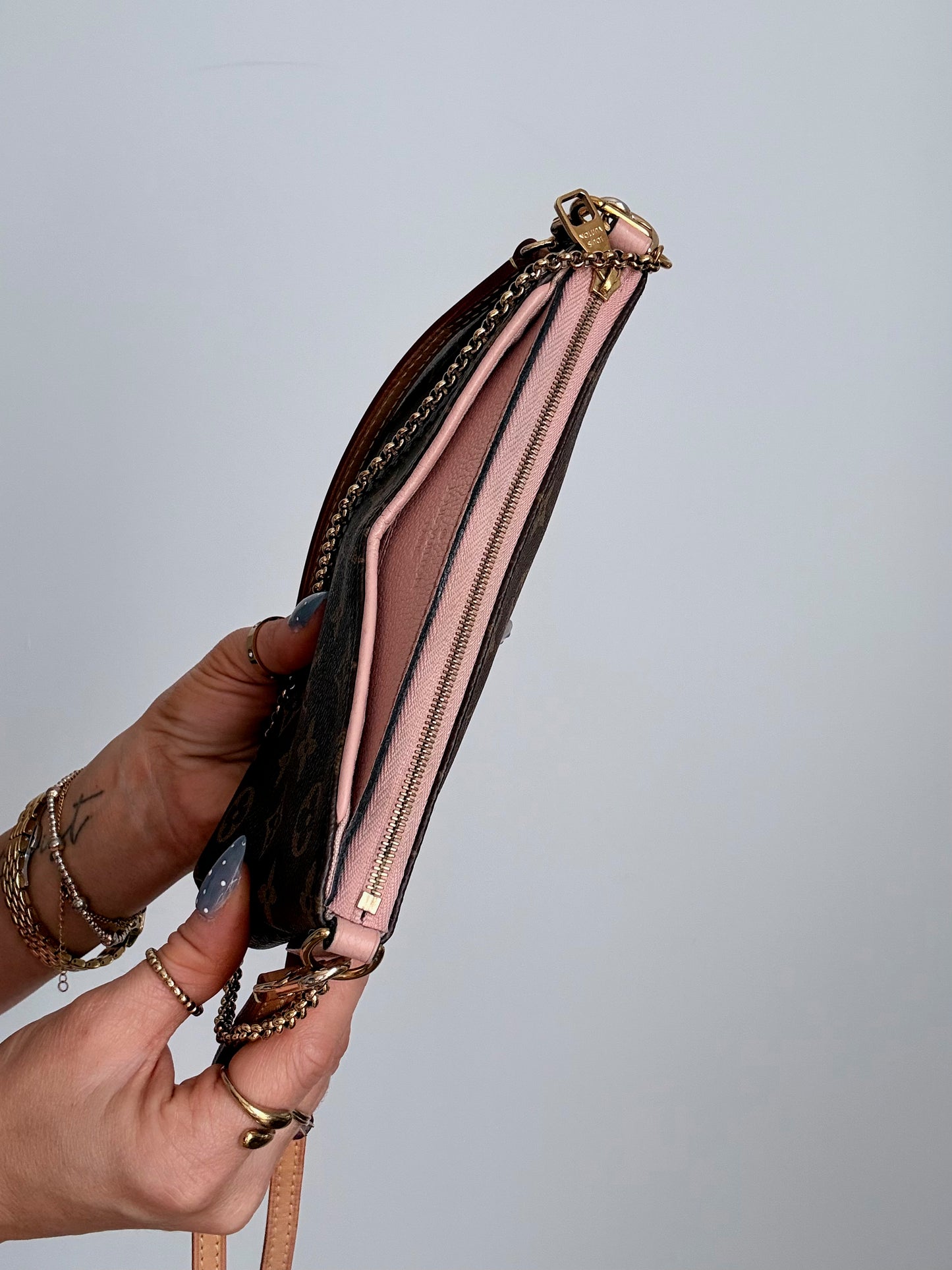 Louis Vuitton Monogram Pallas Clutch Rose Poudre