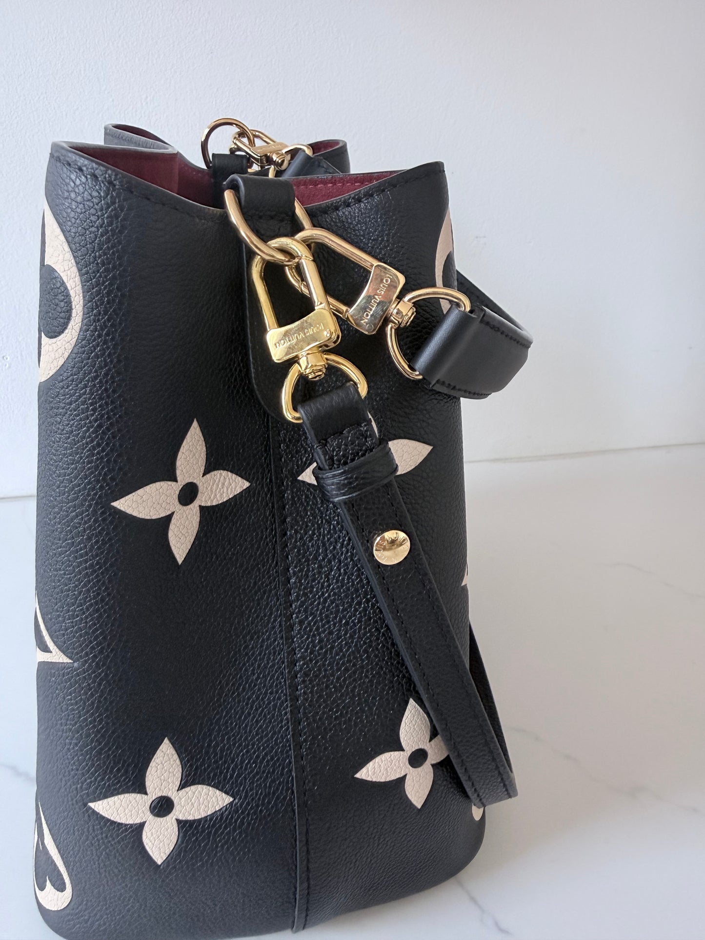 Louis Vuitton NéoNoé MM Bucket Bag Bicolor Monogram Empreinte