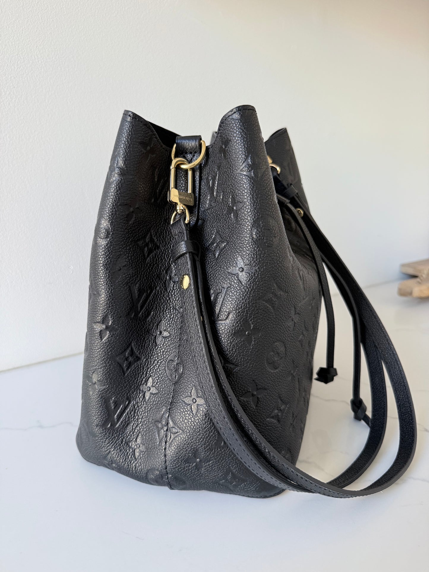 Louis Vuitton NéoNoé MM Bucket Bag Monogram Empreinte