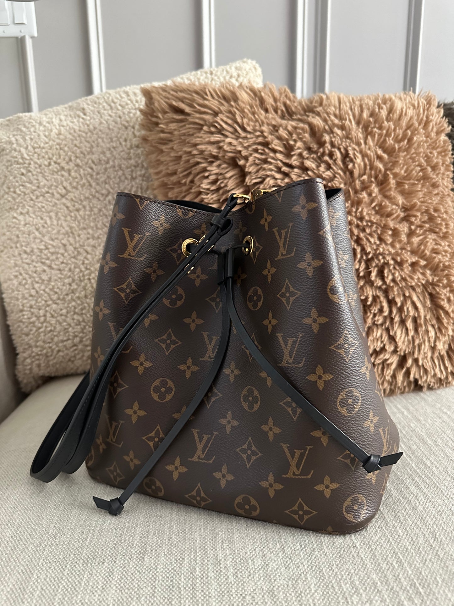 Louis Vuitton NeoNoe Monogram MM Black