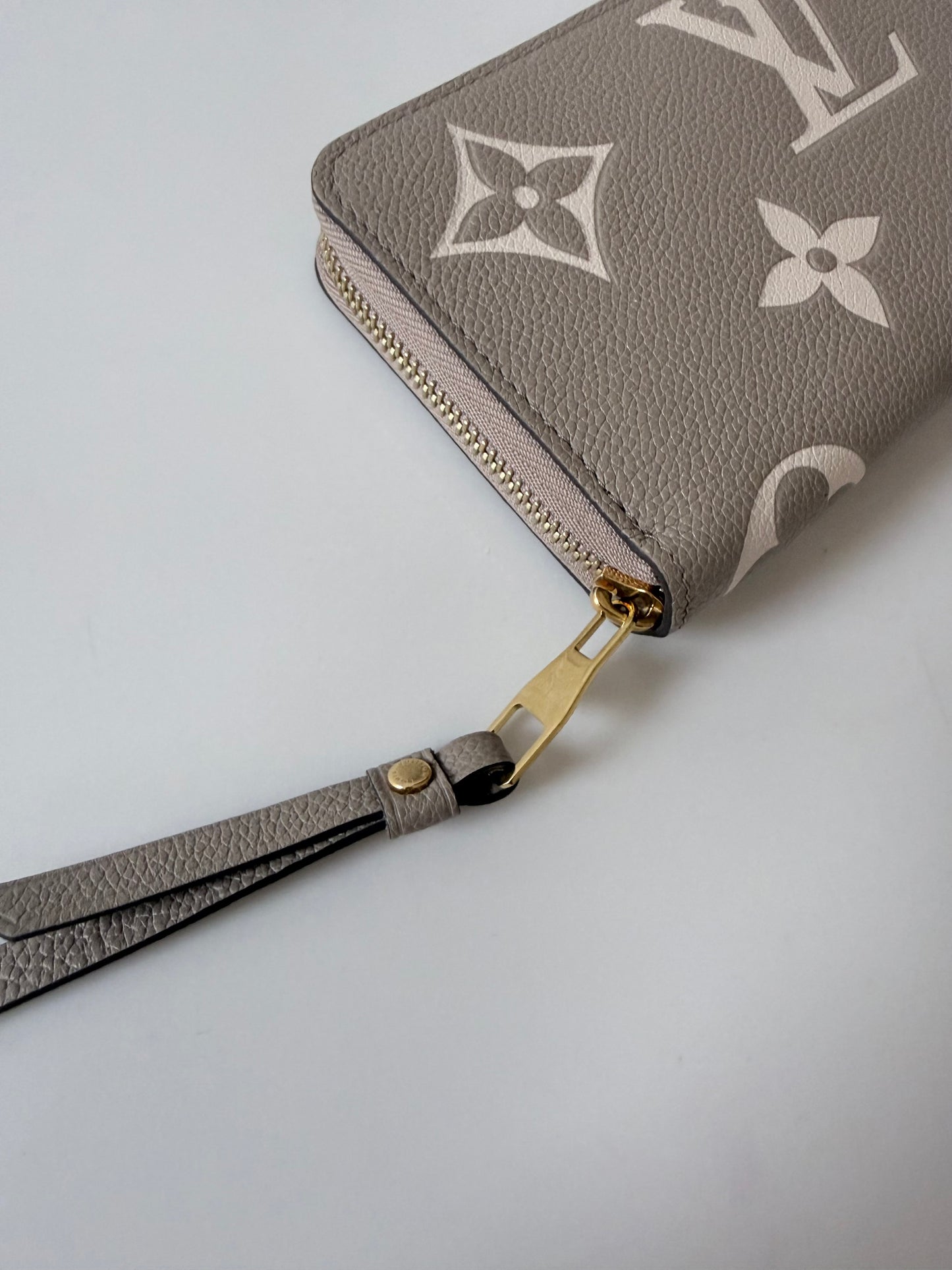 Louis Vuitton Zippy Wallet Leather Empreinte Dove/Cream