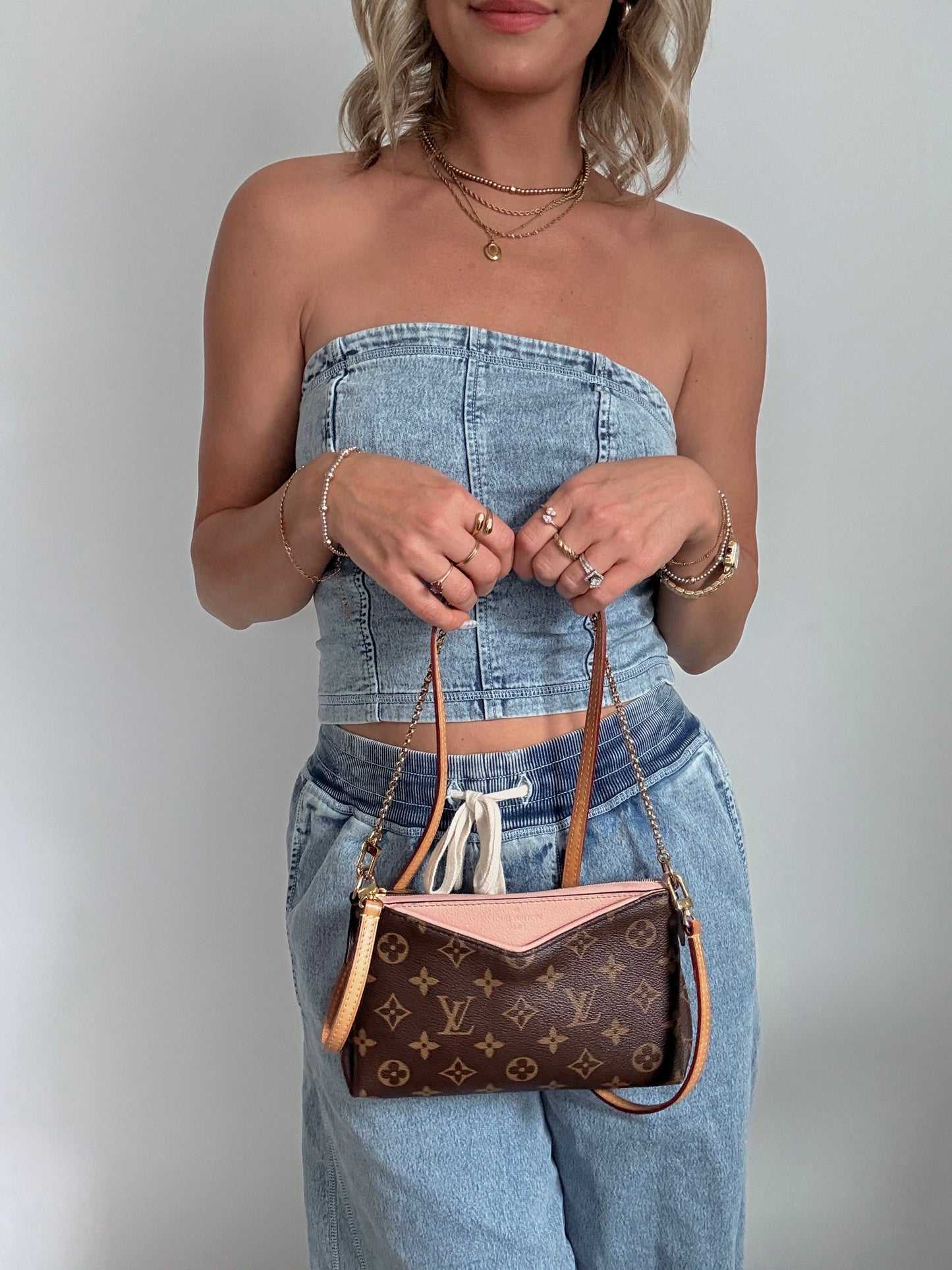 Louis Vuitton Monogram Pallas Clutch Rose Poudre