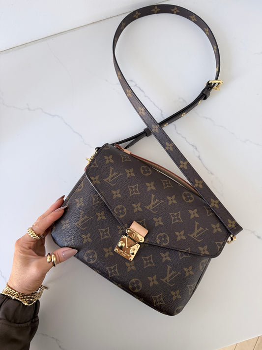 Louis Vuitton Pochette Métis Monogram