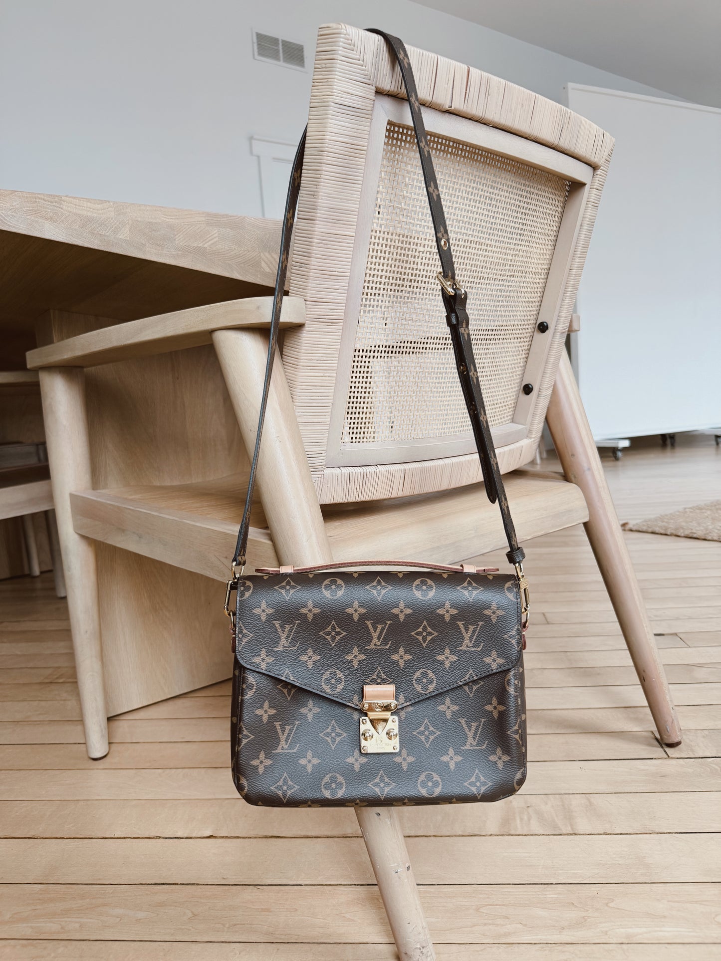 Louis Vuitton Pochette Métis Monogram