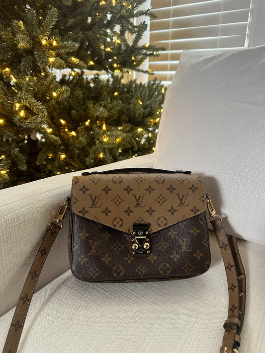 Louis Vuitton Pochette Metis Reverse