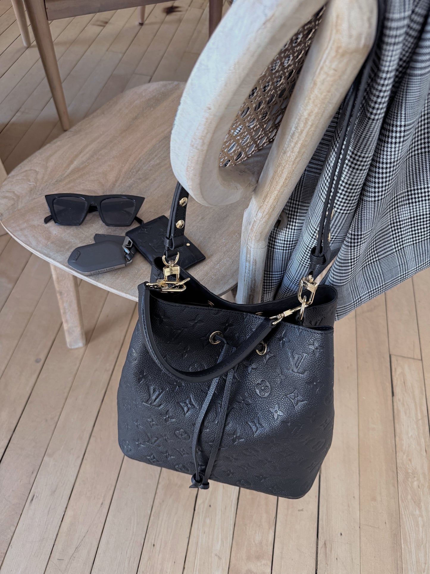 Louis Vuitton NéoNoé MM Bucket Bag Monogram Empreinte