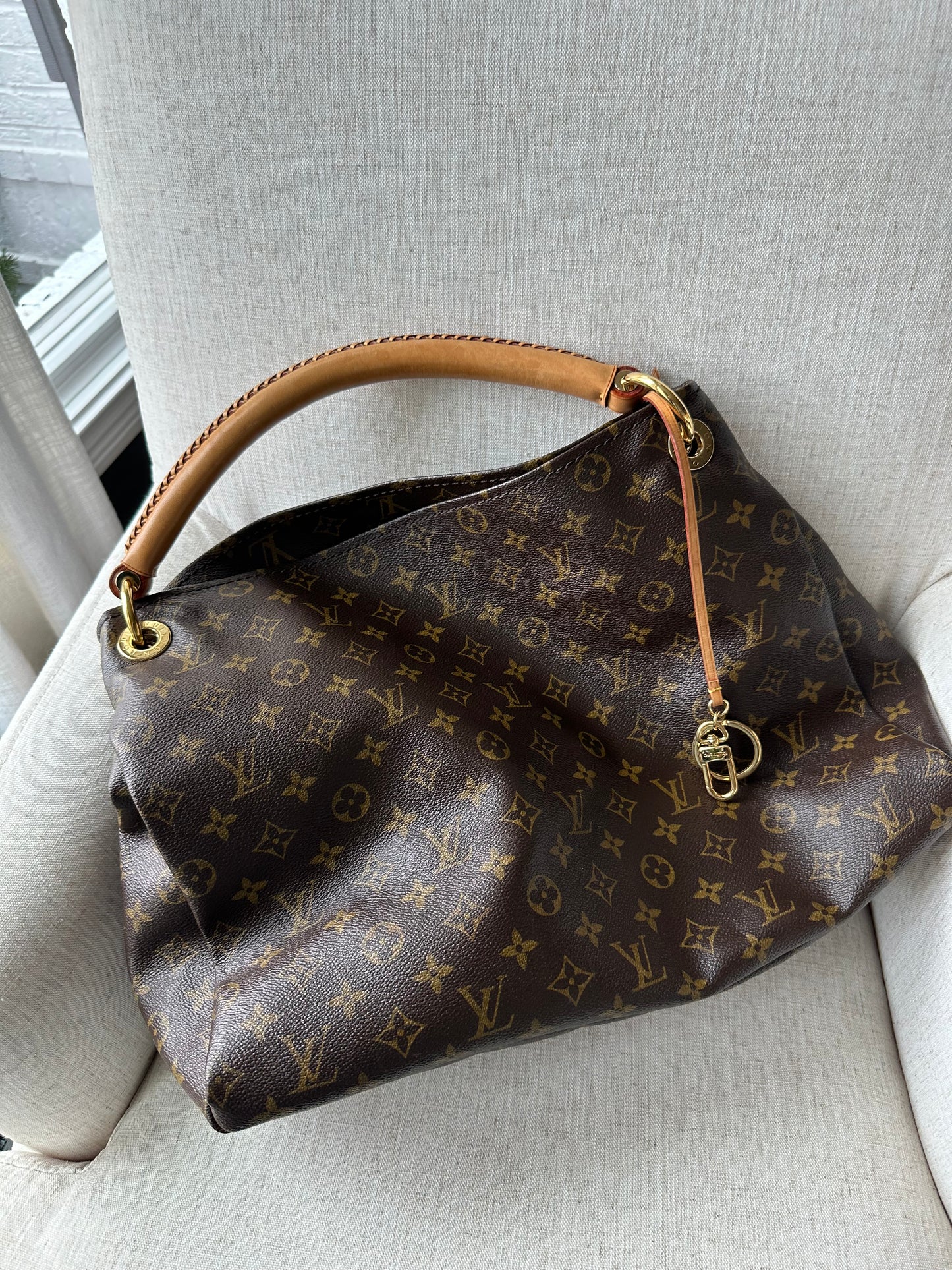 Louis Vuitton Artsy Monogram