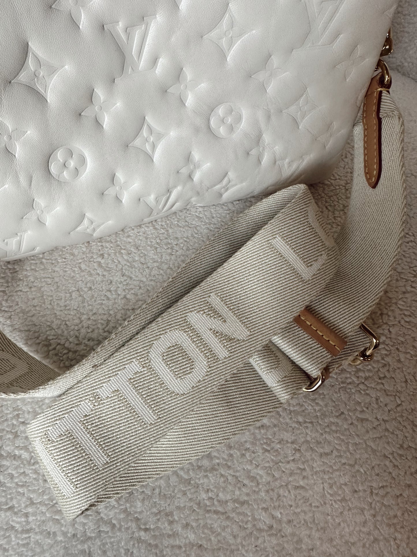 Louis Vuitton Coussin pm Cream