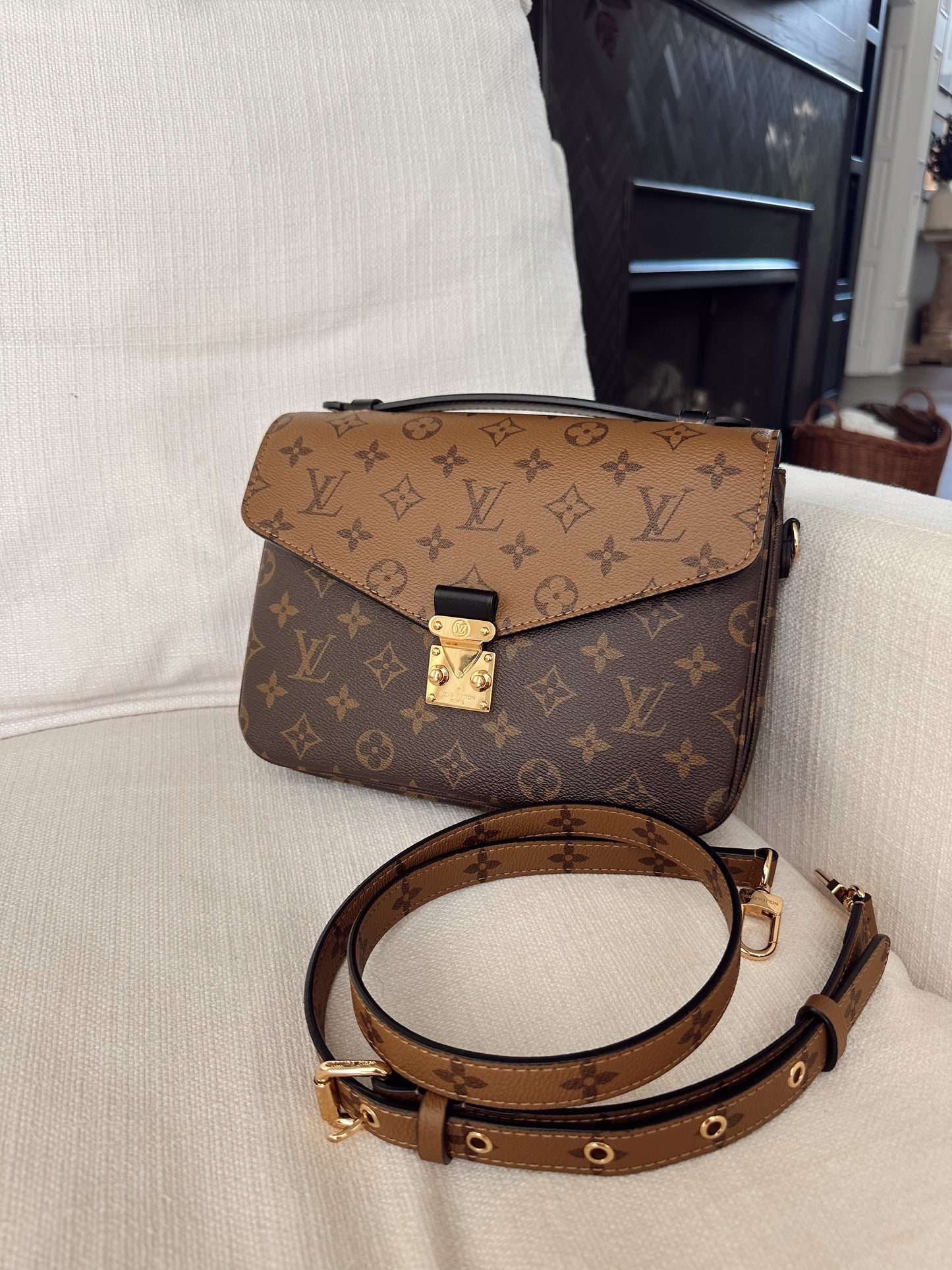 Louis Vuitton Reverse Monogram Metis Pochette