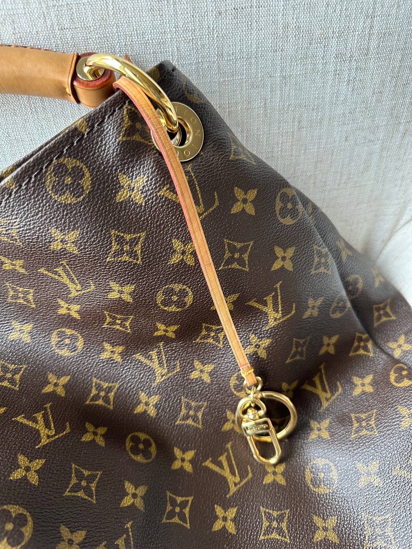 Louis Vuitton Artsy Monogram