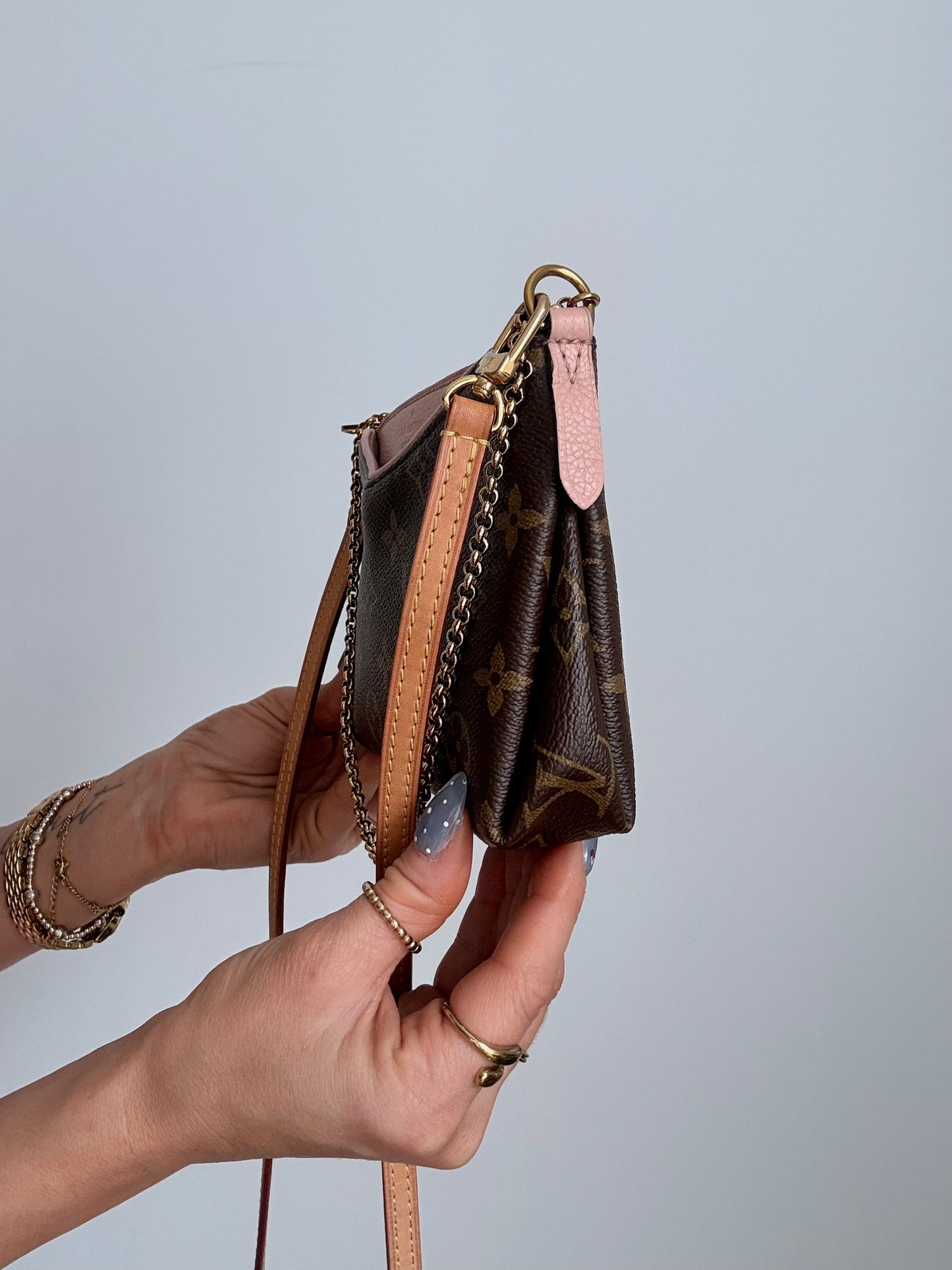 Louis Vuitton Monogram Pallas Clutch Rose Poudre
