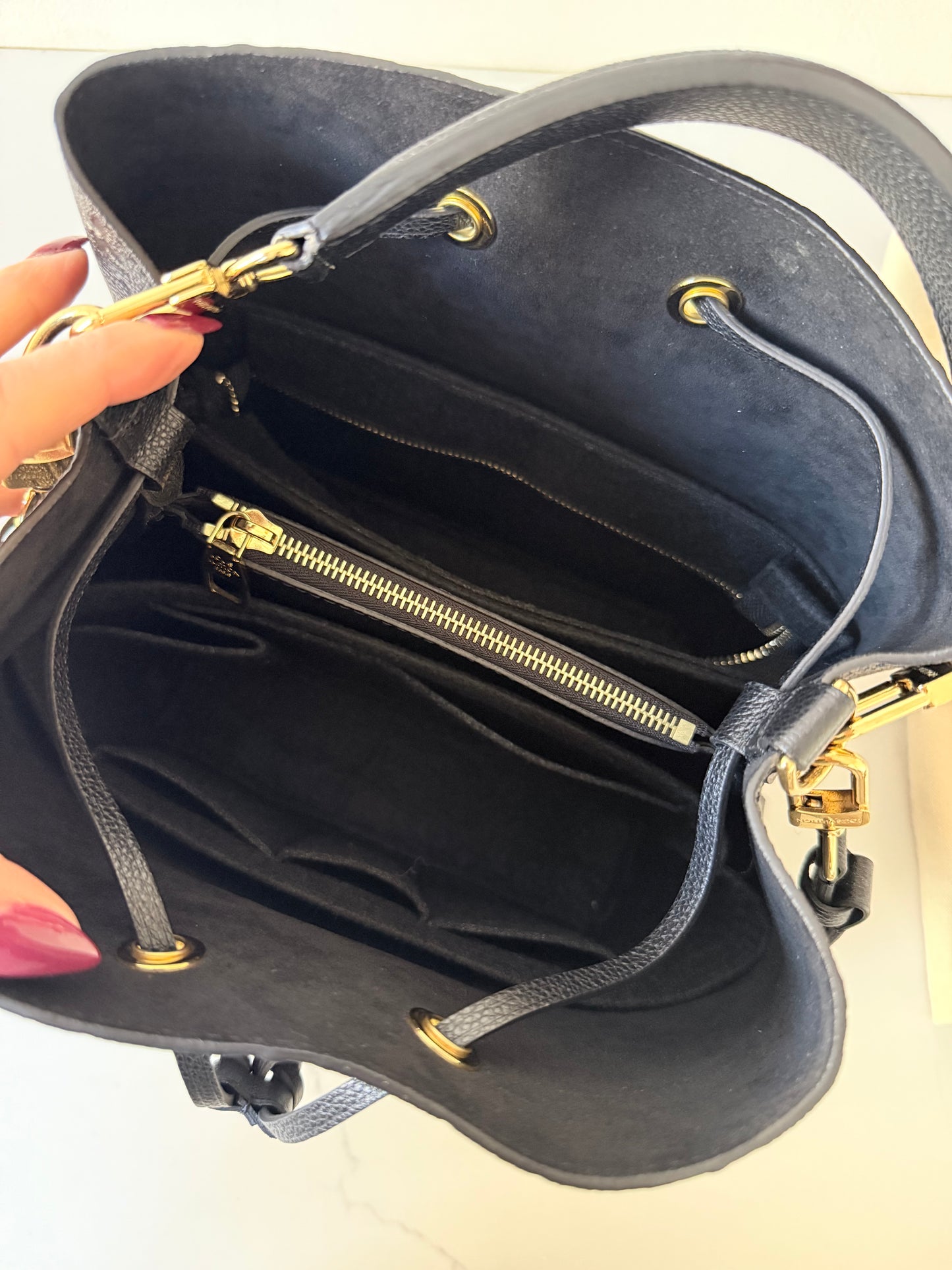 Louis Vuitton NéoNoé MM Bucket Bag Monogram Empreinte