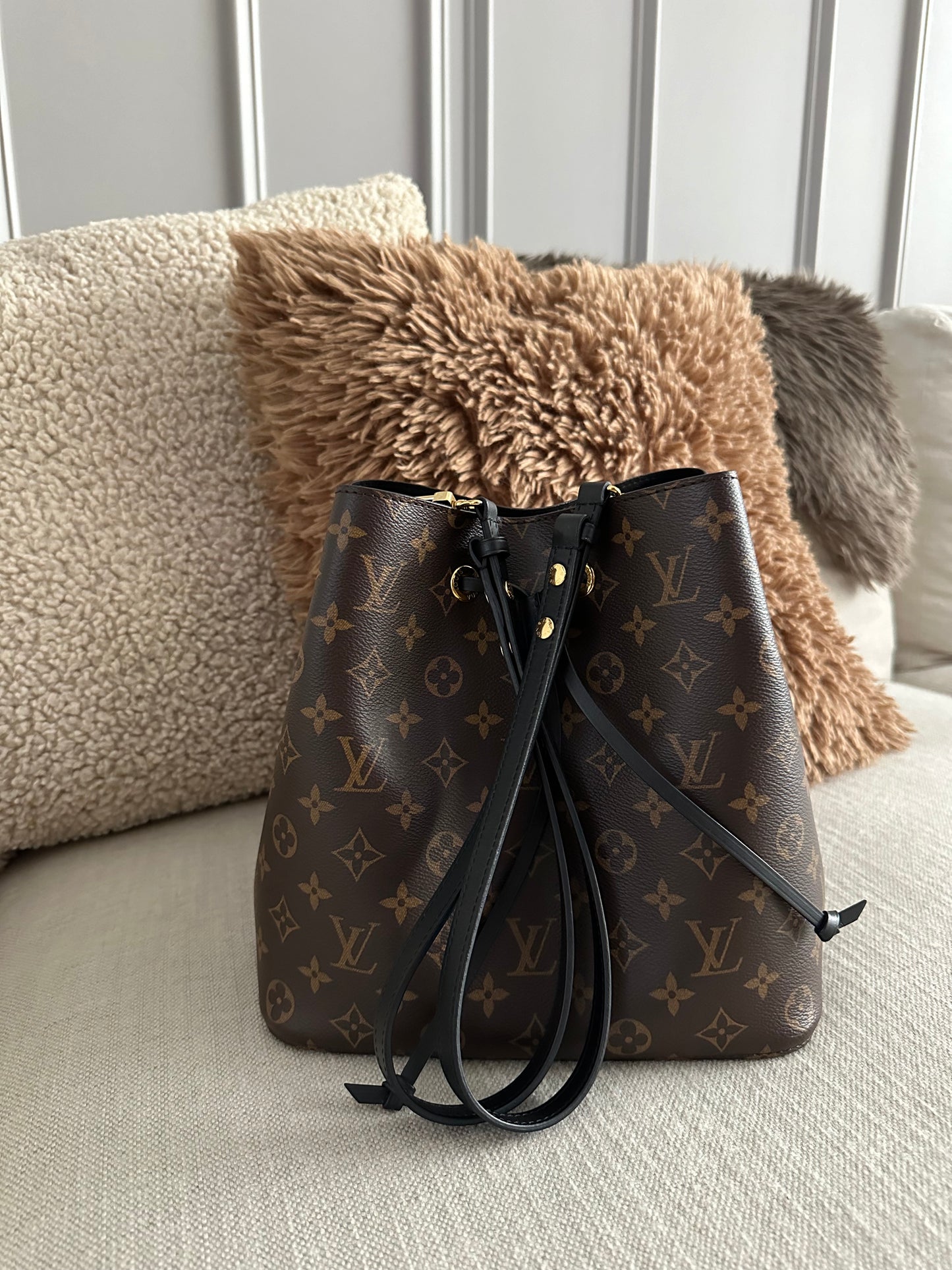 Louis Vuitton NeoNoe Monogram MM Black