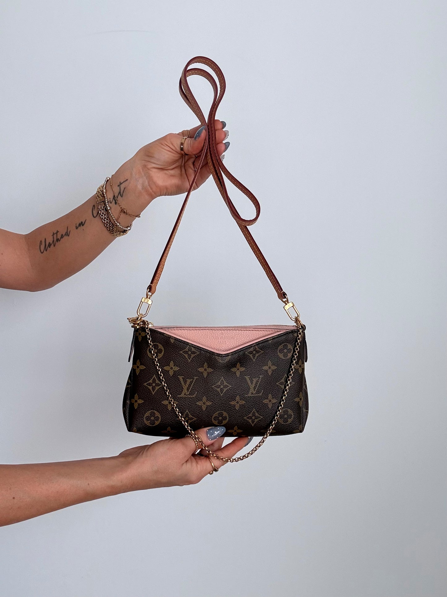Louis Vuitton Monogram Pallas Clutch Rose Poudre