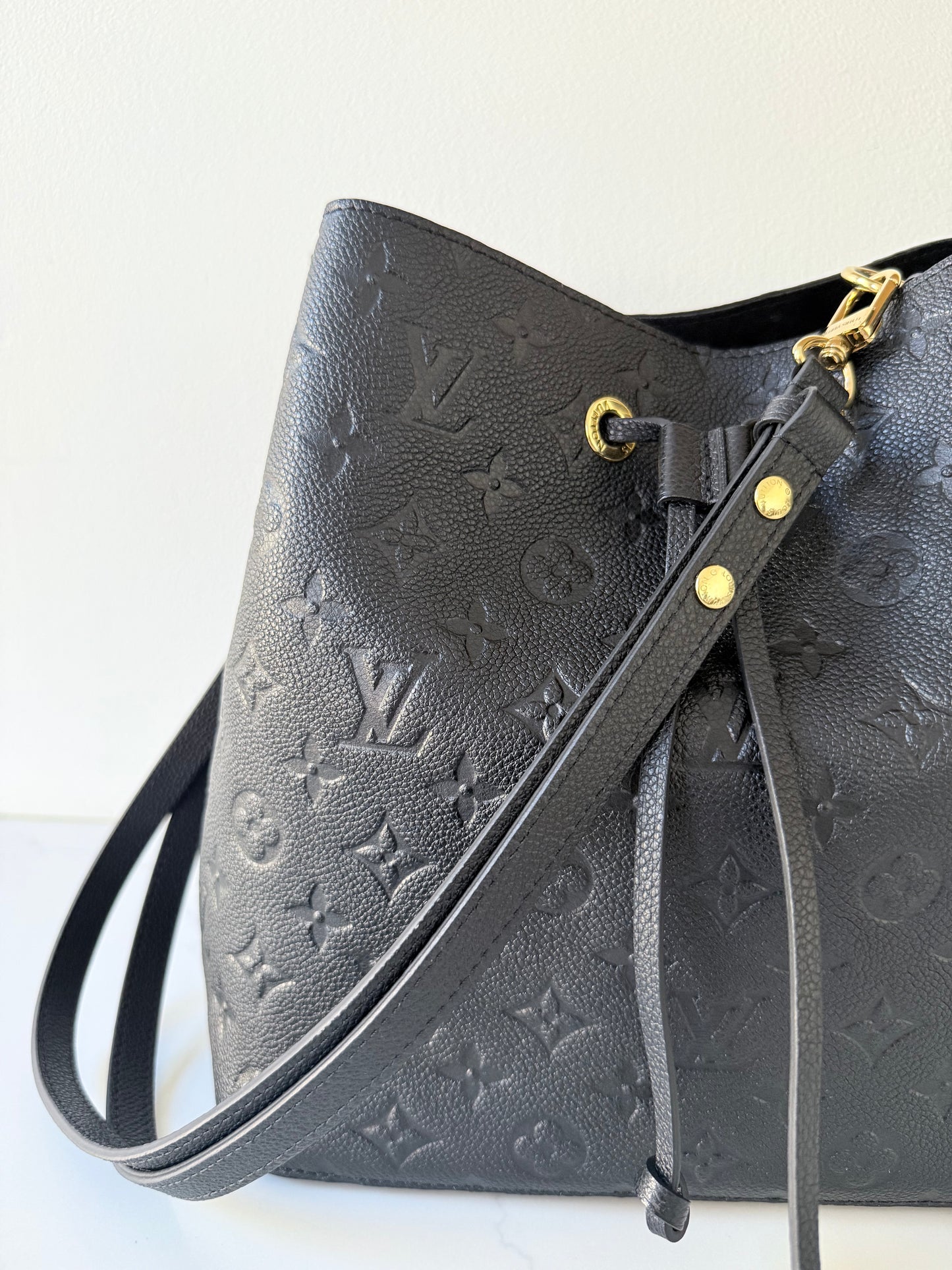 Louis Vuitton NéoNoé MM Bucket Bag Monogram Empreinte