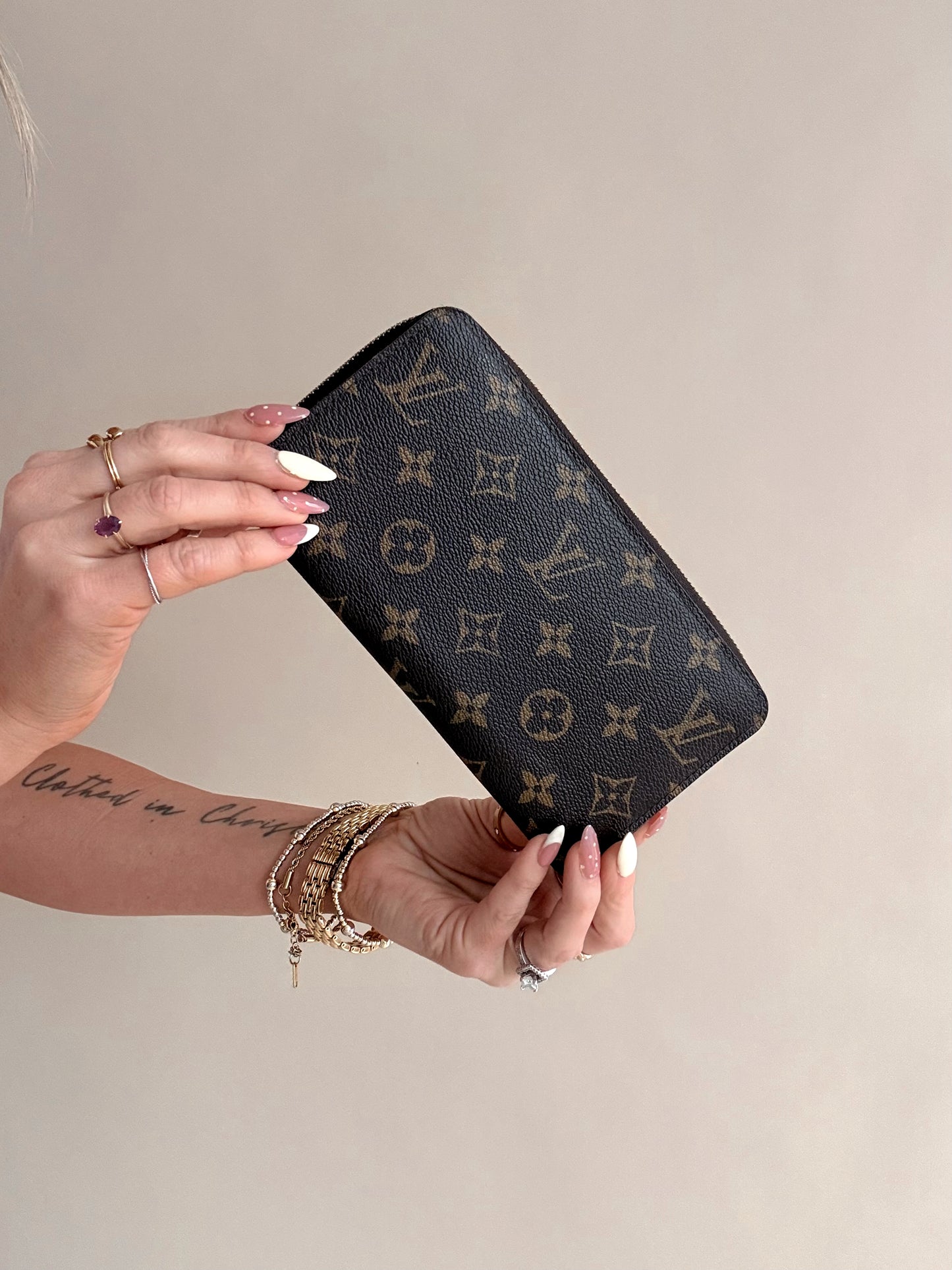 Louis Vuitton Monogram Zippy Wallet