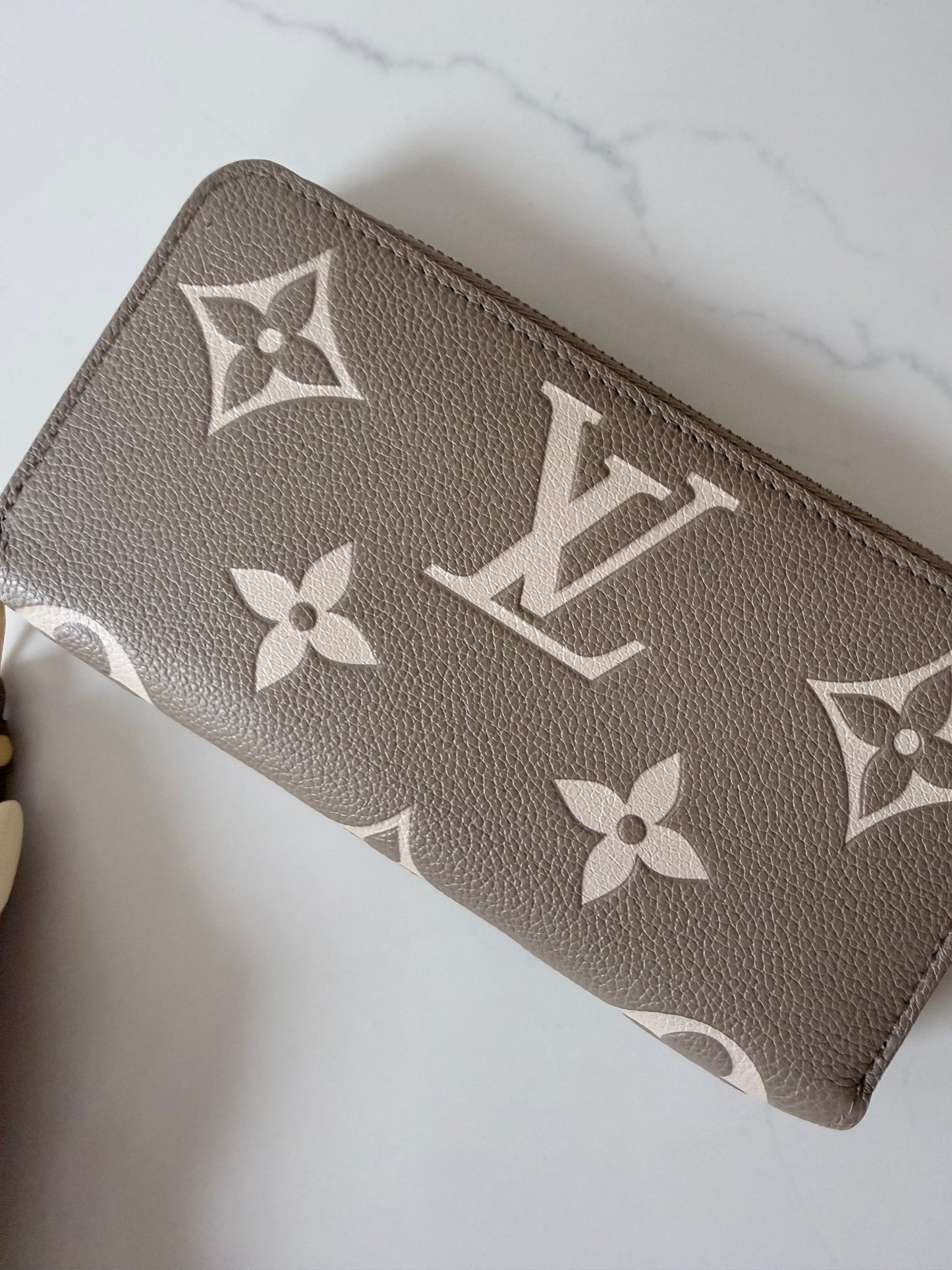 Louis Vuitton Zippy Wallet Leather Empreinte Dove/Cream