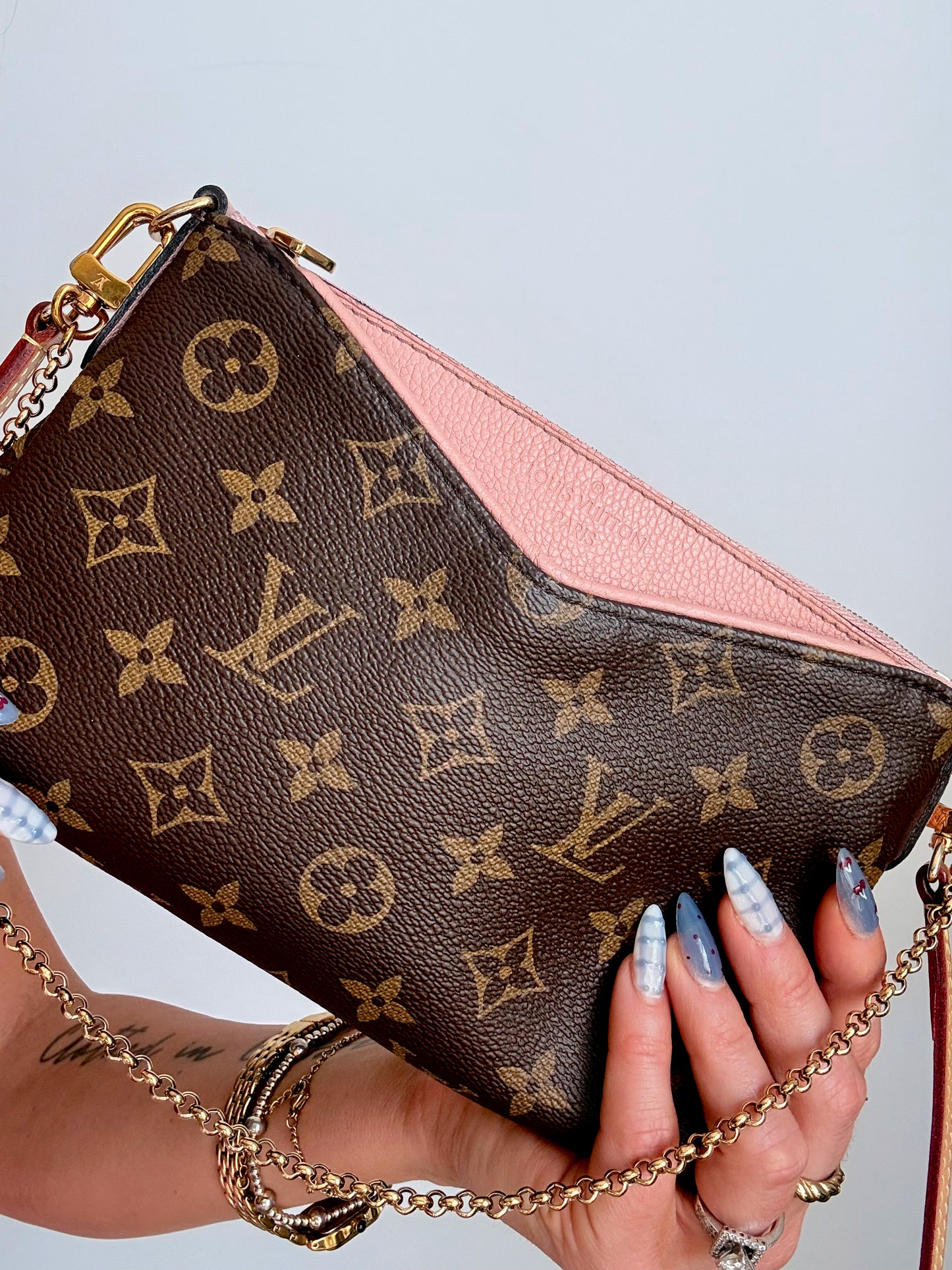 Louis Vuitton Monogram Pallas Clutch Rose Poudre